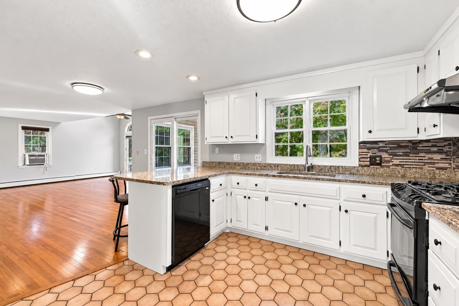 Single Family Residence at 293 Davis St, Northborough MA 01532, photo 15 of 42