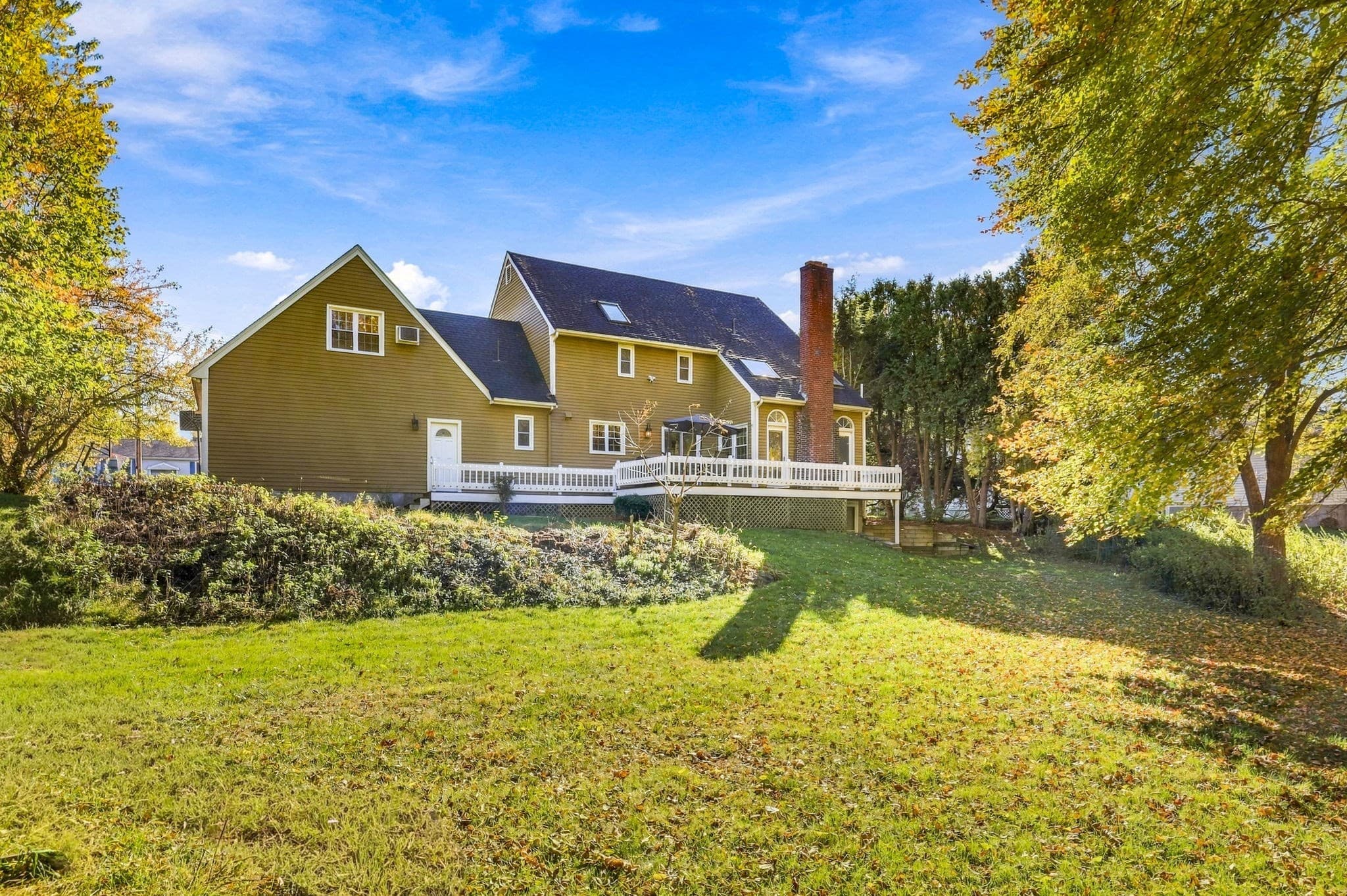 Single Family Residence at 293 Davis St, Northborough MA 01532, photo 4 of 42