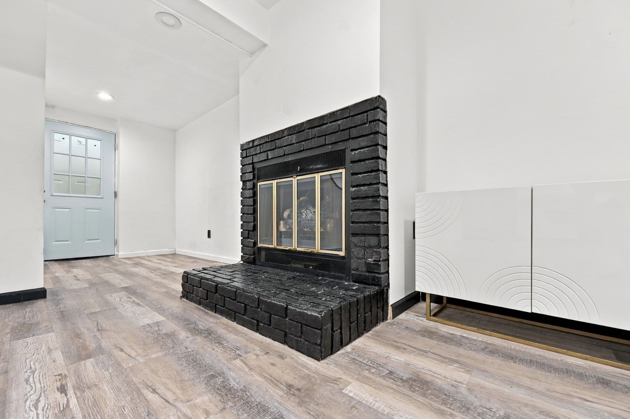 Single Family Residence at 171 Tamarack Dr, Springfield MA 01129, photo 16 of 39
