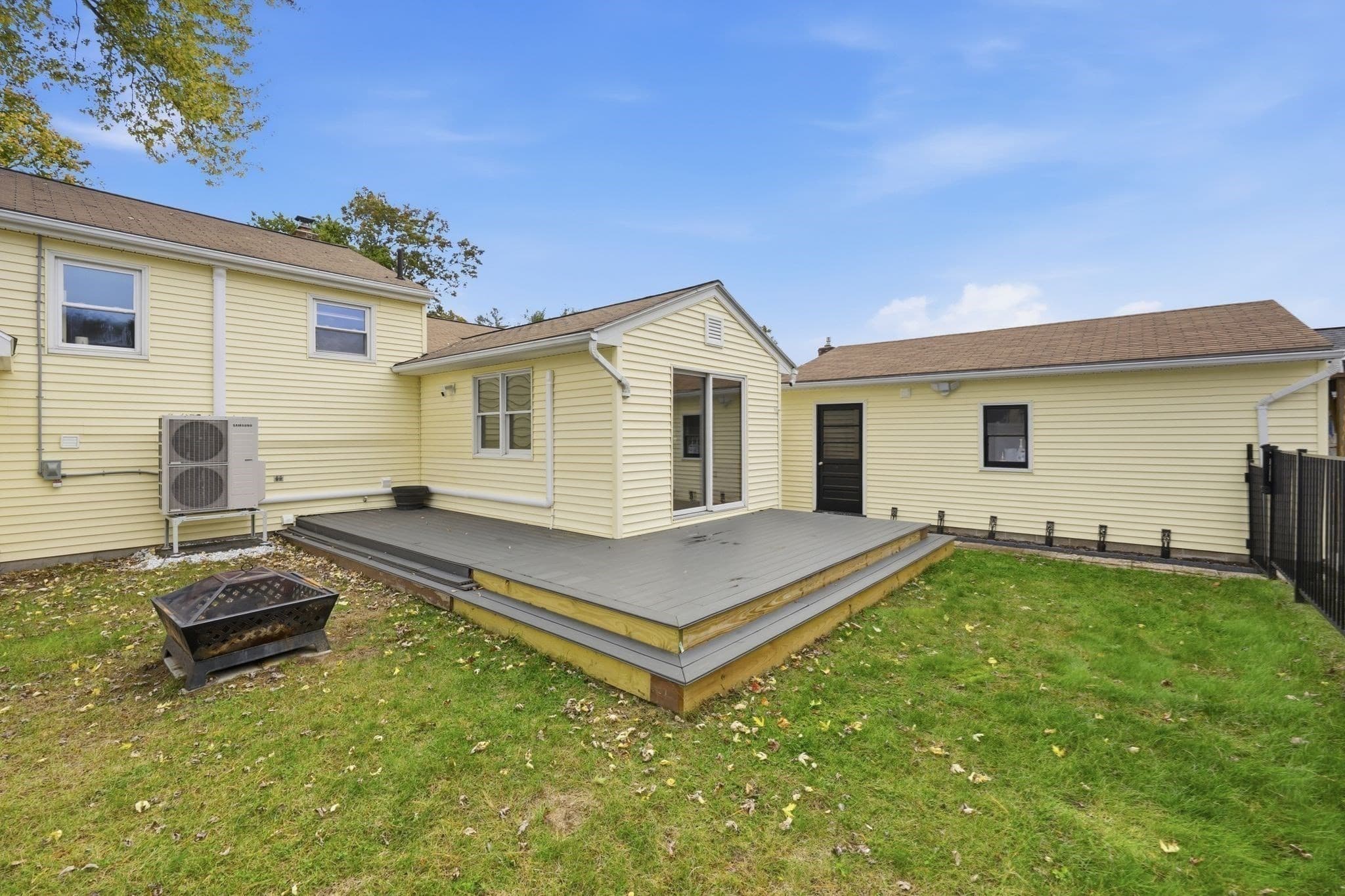 Single Family Residence at 171 Tamarack Dr, Springfield MA 01129, photo 26 of 39