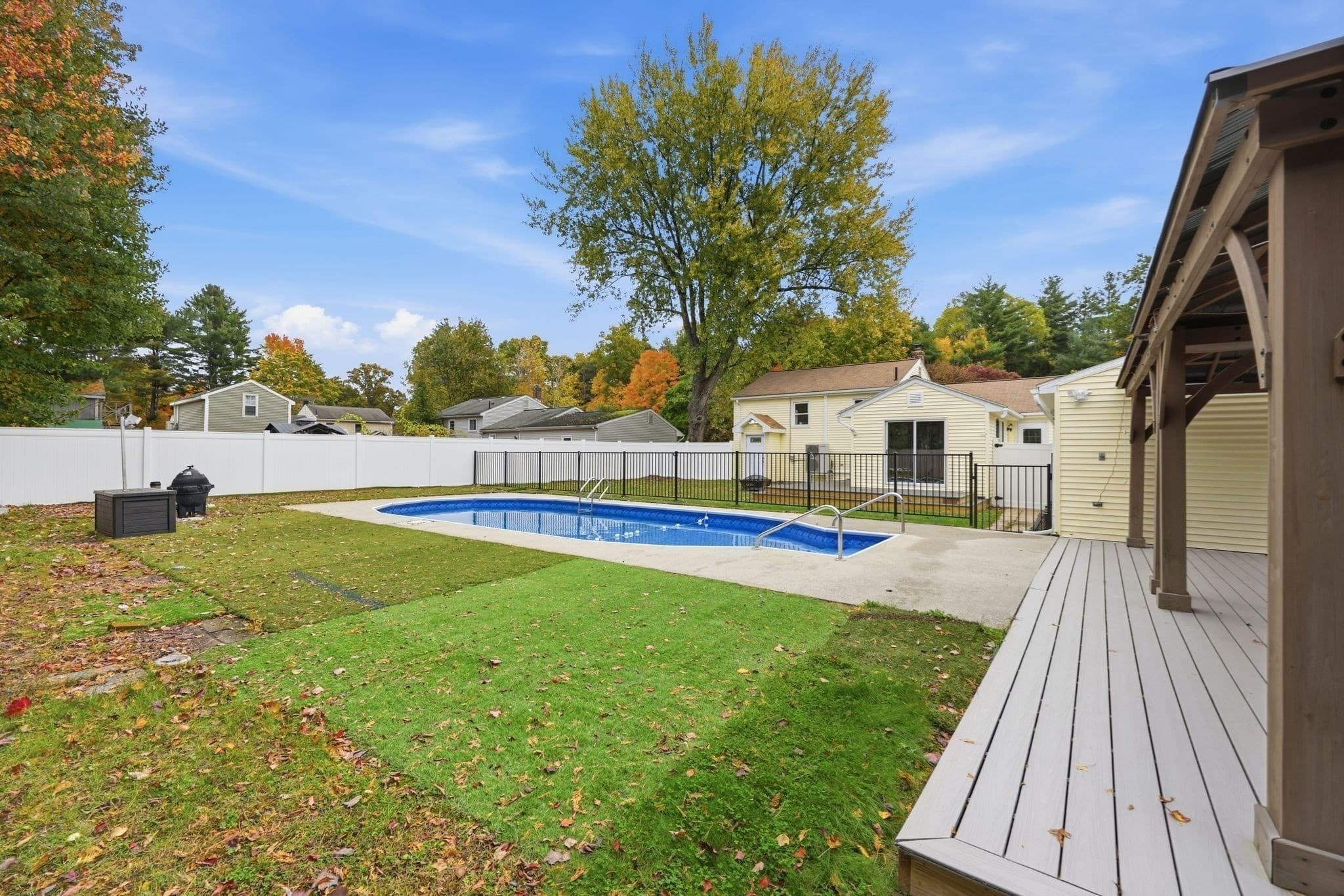 Single Family Residence at 171 Tamarack Dr, Springfield MA 01129, photo 31 of 39