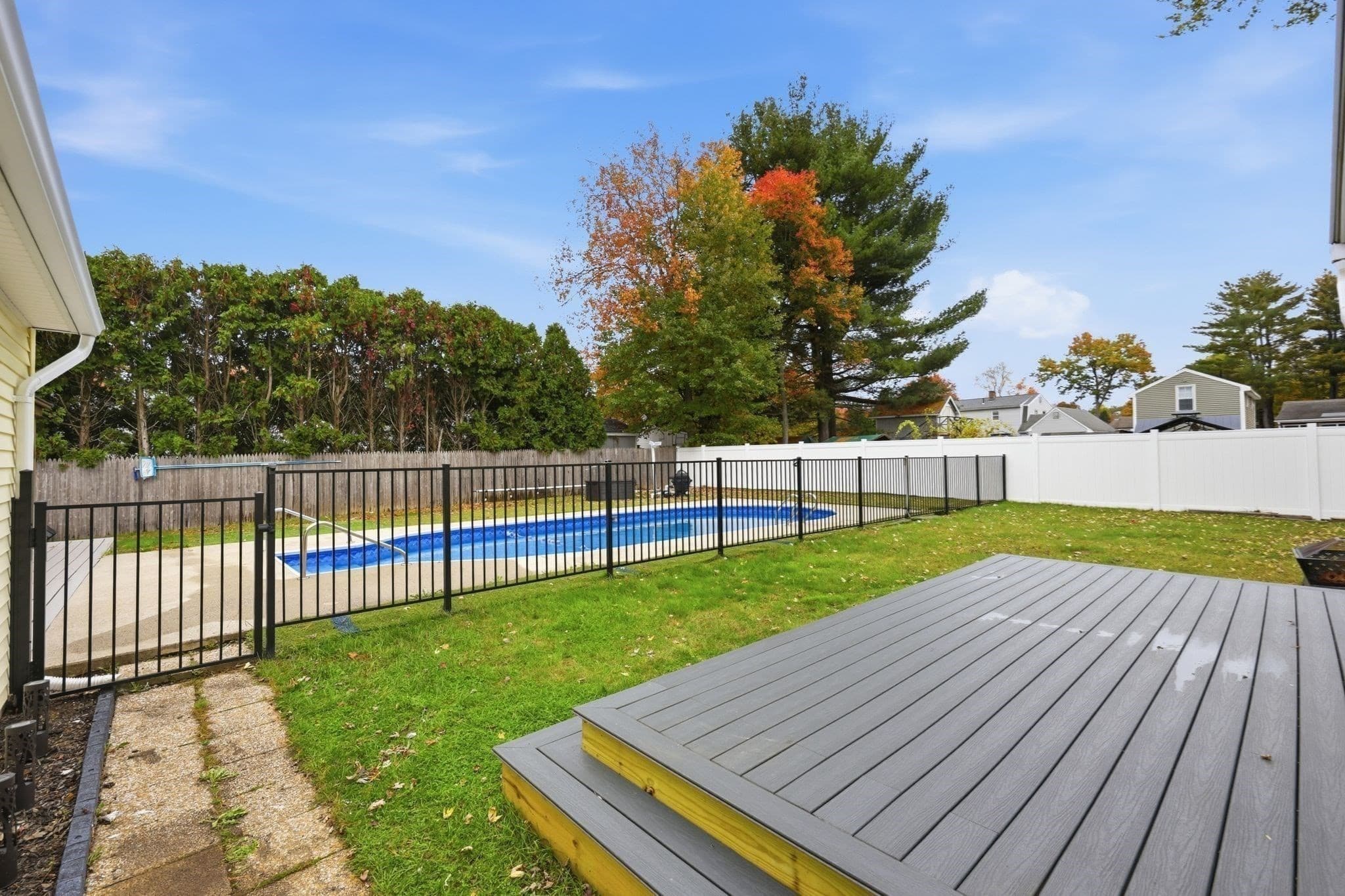 Single Family Residence at 171 Tamarack Dr, Springfield MA 01129, photo 25 of 39