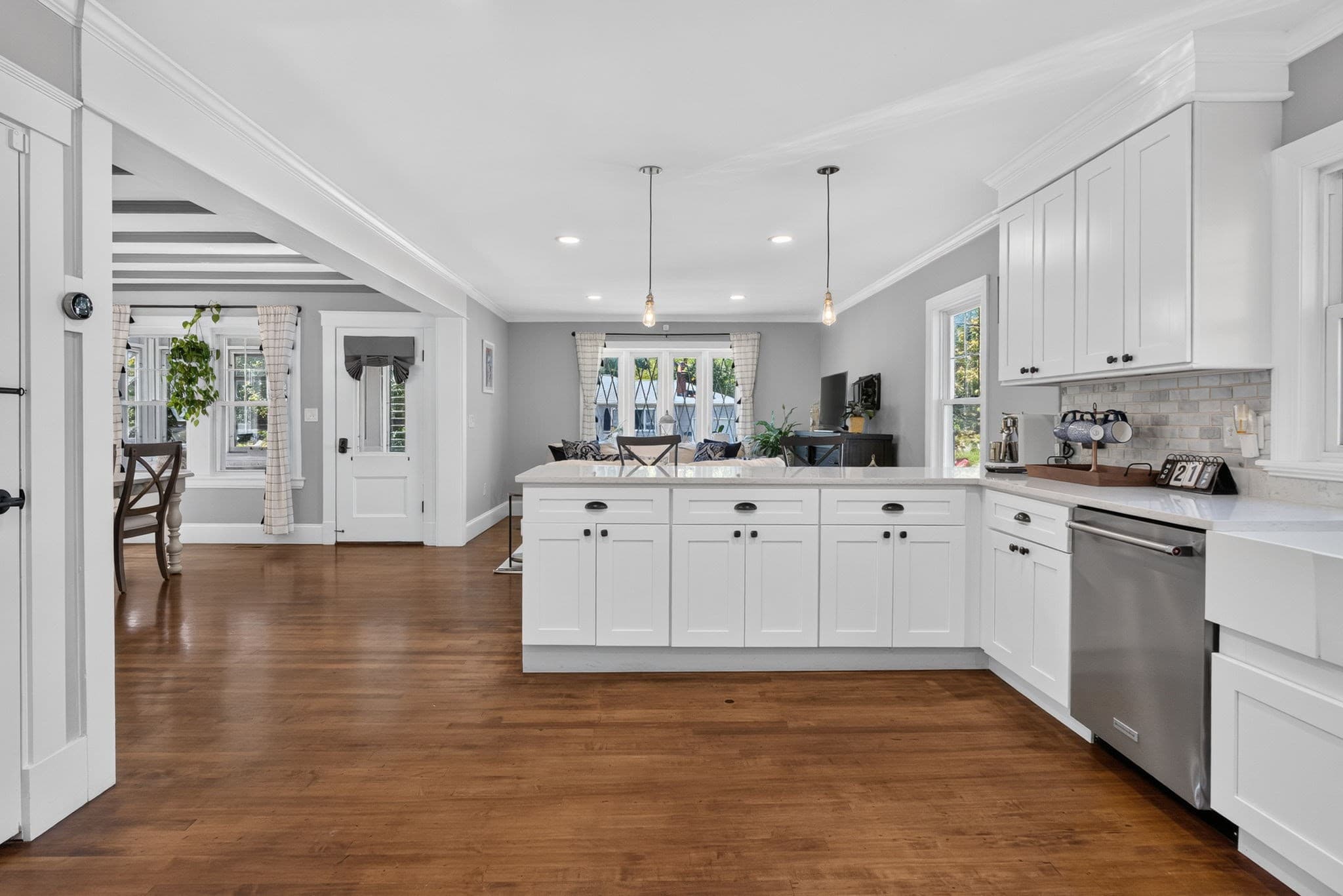 Single Family Residence at 50 Lewis St, Franklin MA 02038, photo 5 of 41