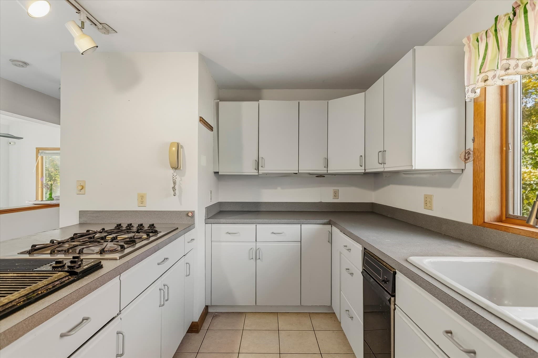 Single Family Residence at 14 Buckingham Lane, Haverhill MA 01835, photo 6 of 41