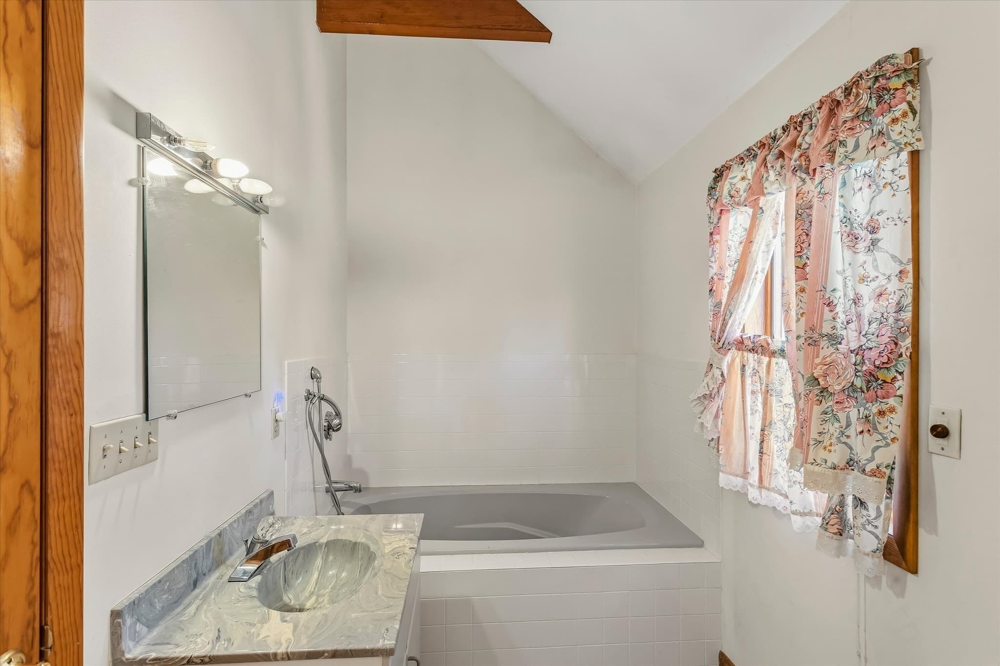 Single Family Residence at 14 Buckingham Lane, Haverhill MA 01835, photo 16 of 41