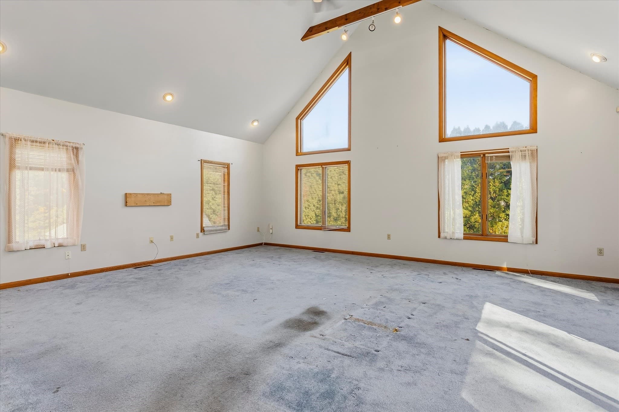 Single Family Residence at 14 Buckingham Lane, Haverhill MA 01835, photo 8 of 41