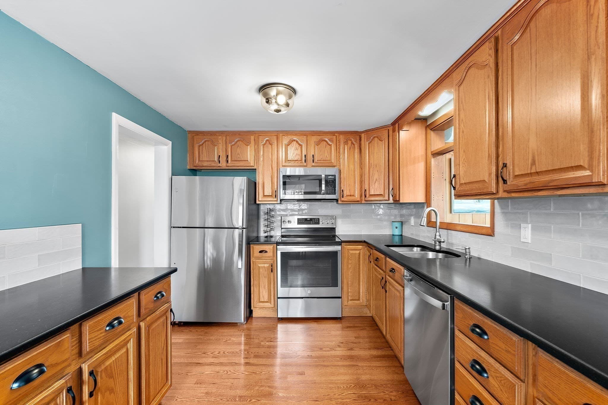 Single Family Residence at 82 Edsel Road, Littleton MA 01460, photo 2 of 20