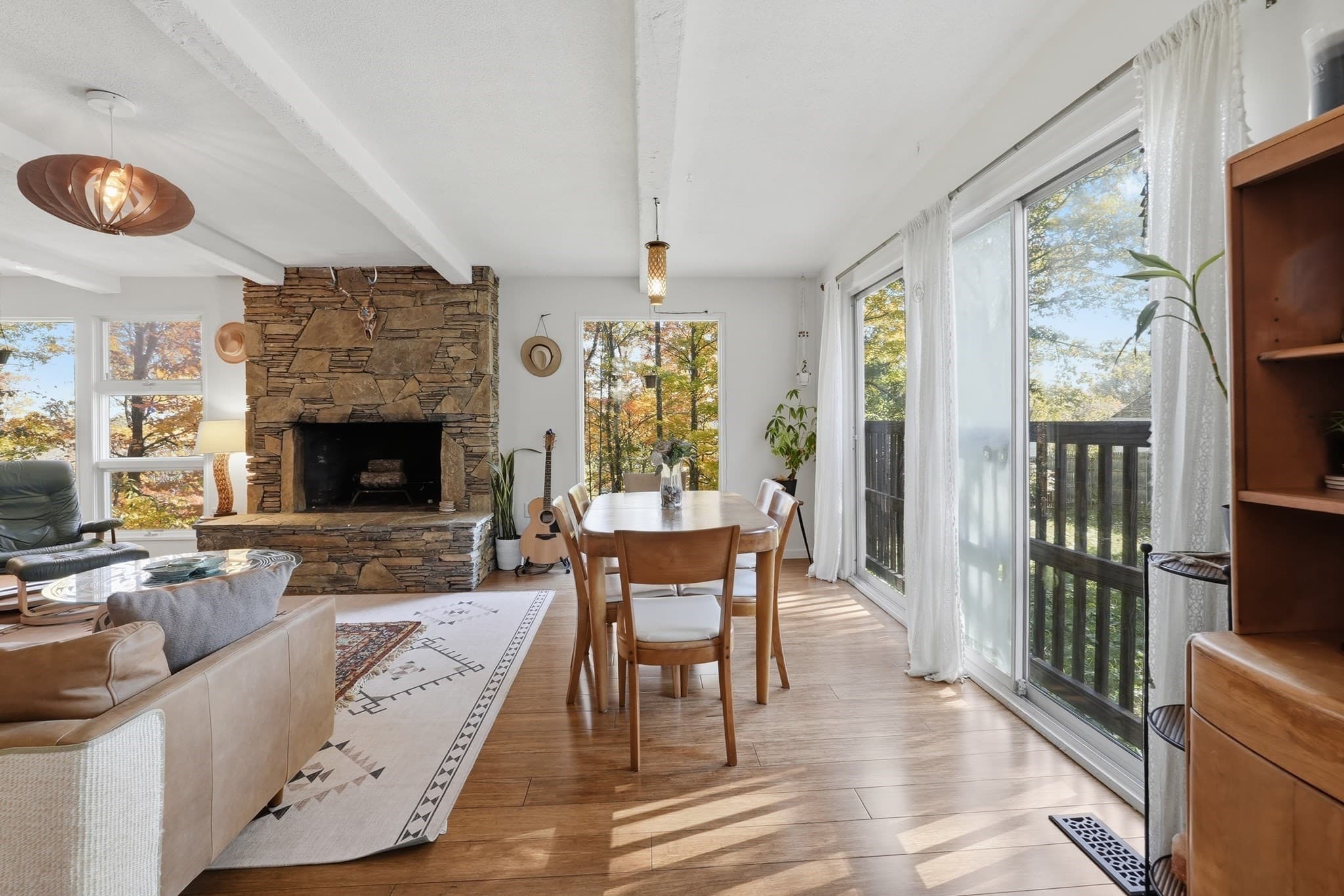 Single Family Residence at 11 Forest Hill Dr, Worcester MA 01609, photo 7 of 34