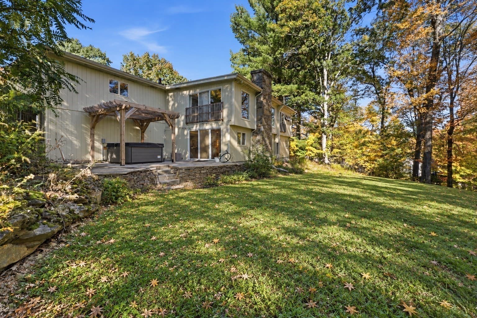 Single Family Residence at 11 Forest Hill Dr, Worcester MA 01609, photo 32 of 34