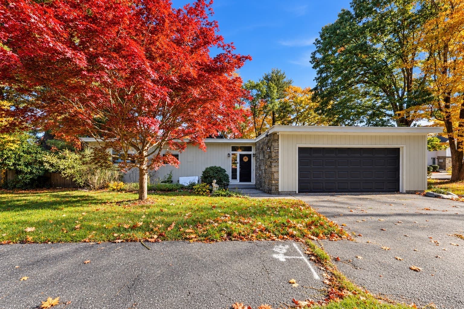 11 Forest Hill Dr, Worcester MA 01609