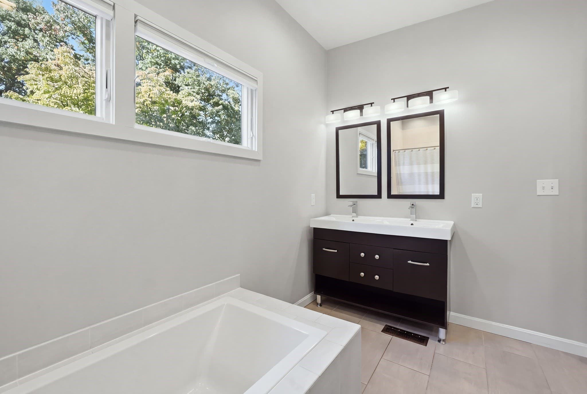 Single Family Residence at 11 Forest Hill Dr, Worcester MA 01609, photo 15 of 34