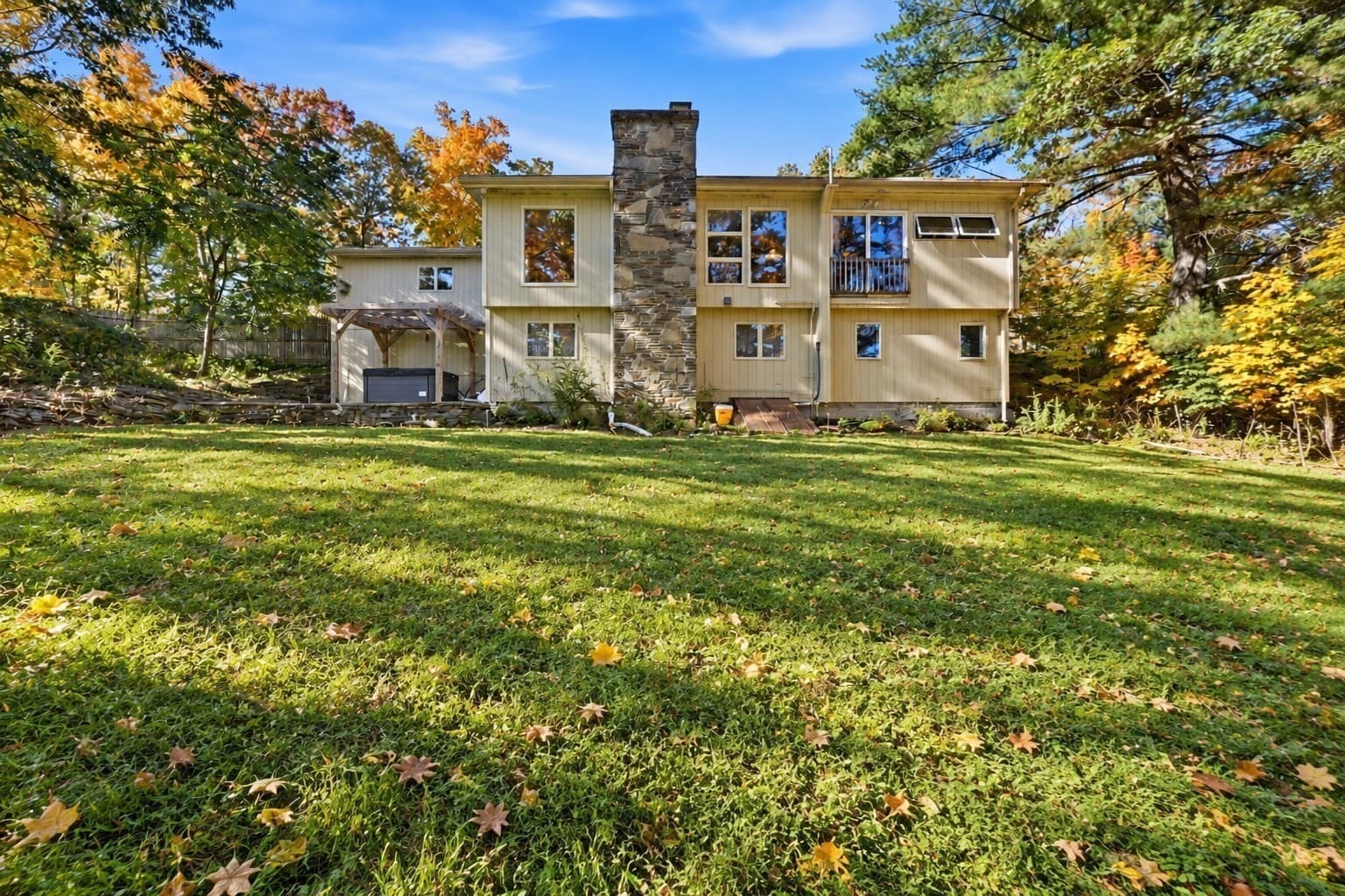 Single Family Residence at 11 Forest Hill Dr, Worcester MA 01609, photo 31 of 34