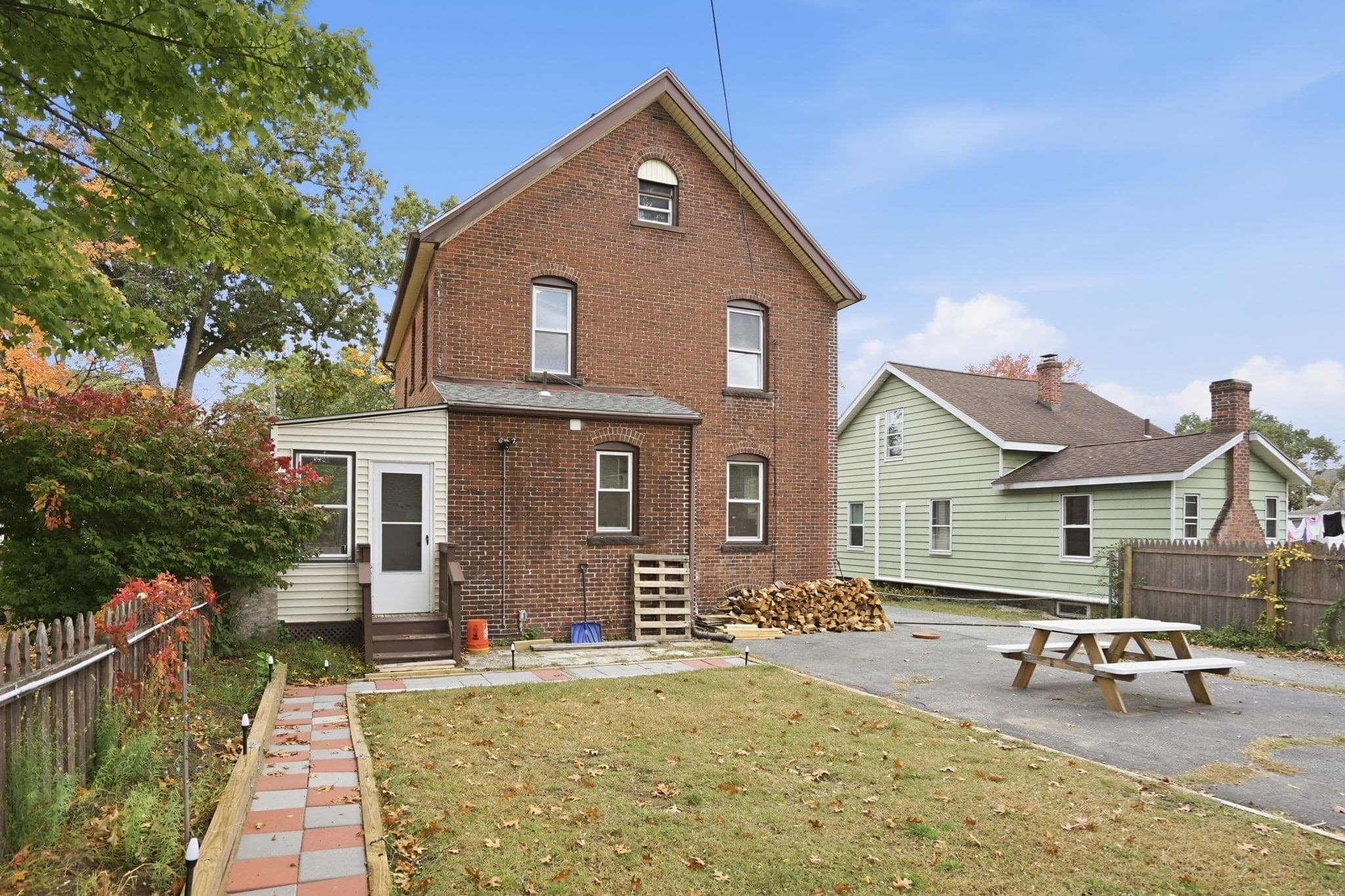 Single Family Residence at 38 Worthy St, Springfield MA 01104, photo 5 of 41