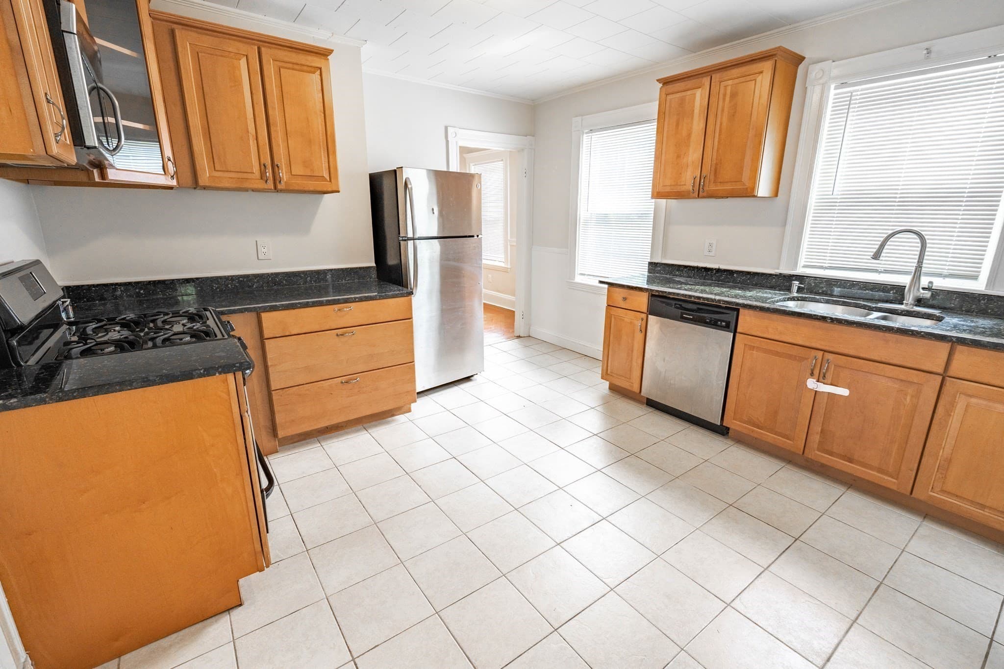 2 Family - 2 Units Up/Down at 257 Waverley St, Belmont MA 02478, photo 6 of 34