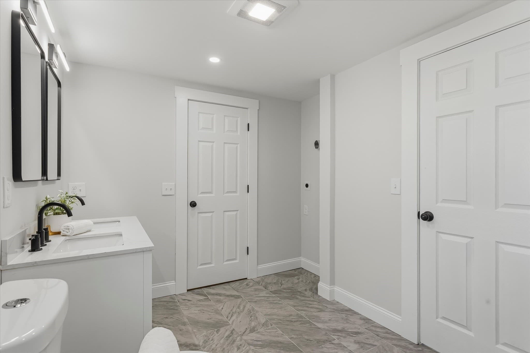 Single Family Residence at 33 Congress St, Weymouth MA 02188, photo 7 of 25