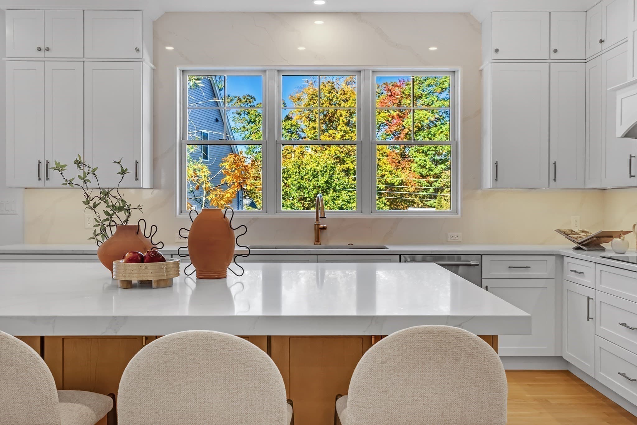 Single Family Residence at 14 Gloria Circle, Burlington MA 01803, photo 8 of 42