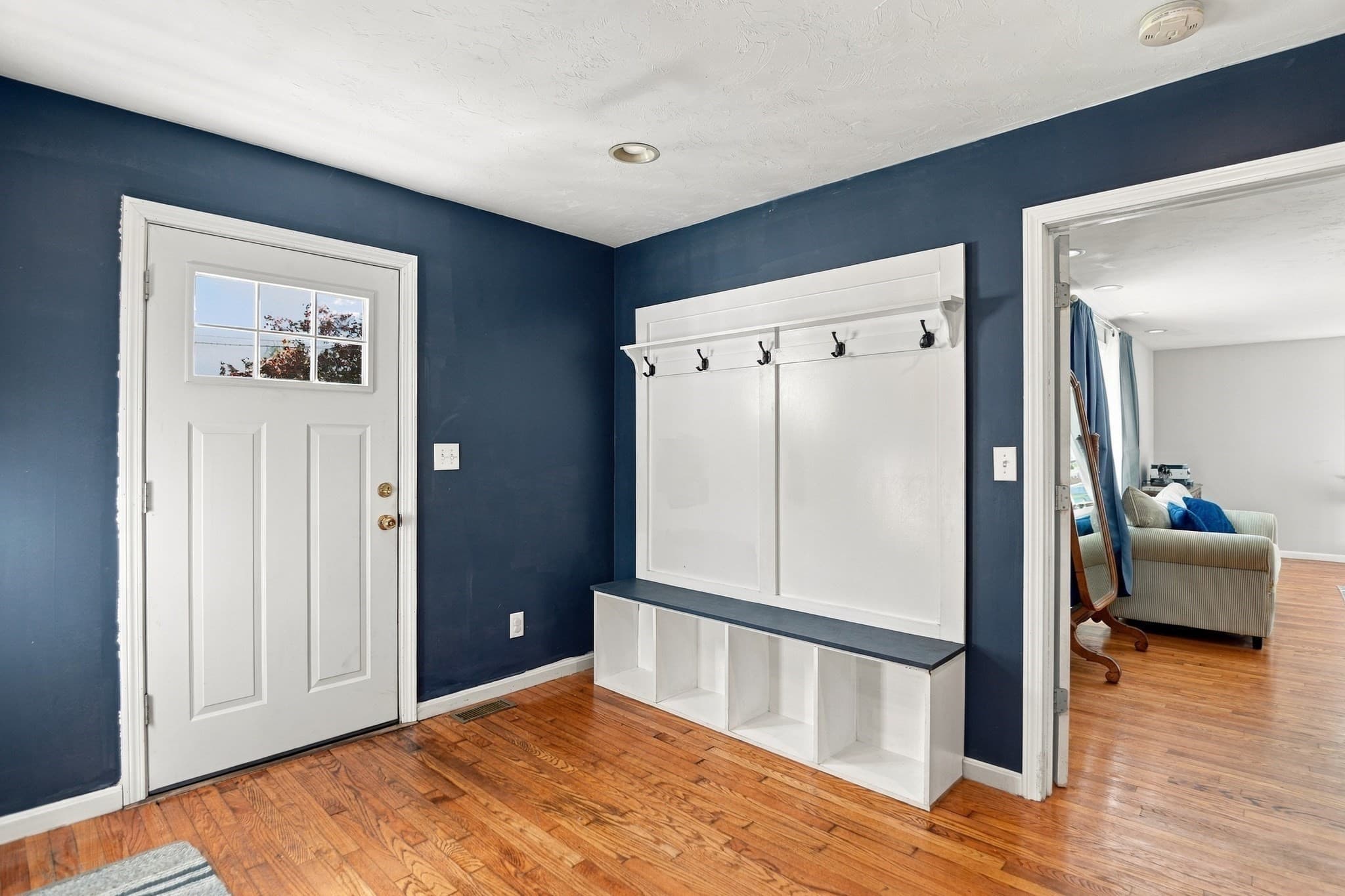 Single Family Residence at 165 Lake Shore Drive, Weymouth MA 02189, photo 3 of 42