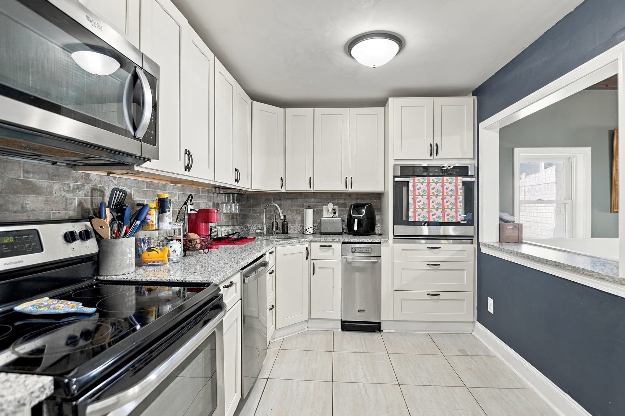 Single Family Residence at 165 Lake Shore Drive, Weymouth MA 02189, photo 9 of 42