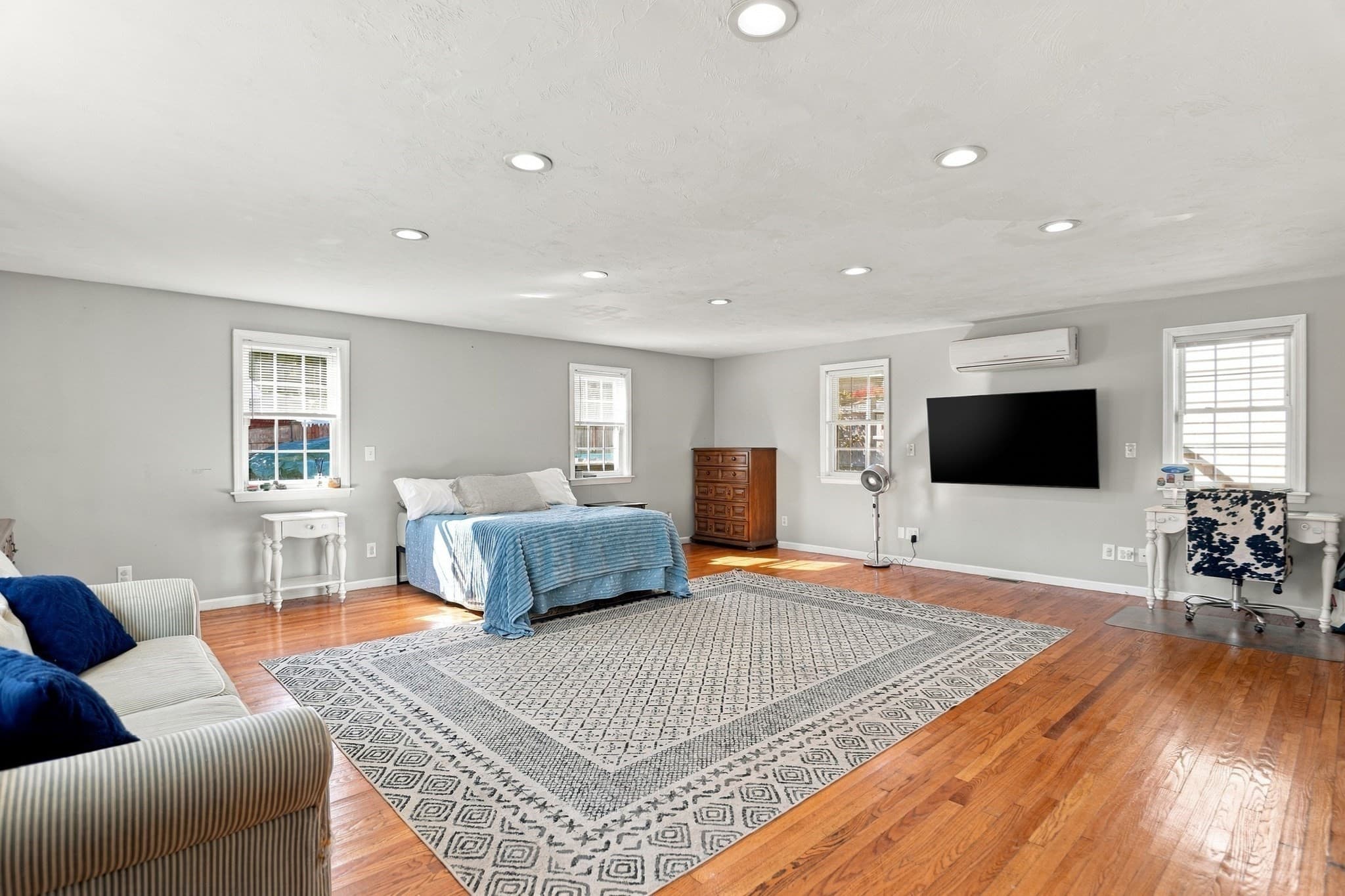 Single Family Residence at 165 Lake Shore Drive, Weymouth MA 02189, photo 18 of 42
