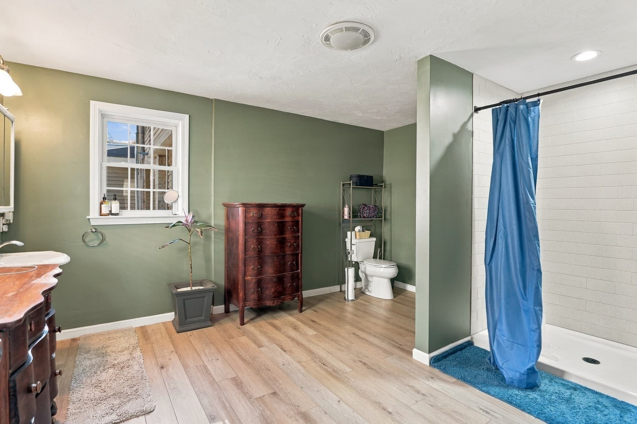 Single Family Residence at 165 Lake Shore Drive, Weymouth MA 02189, photo 19 of 42