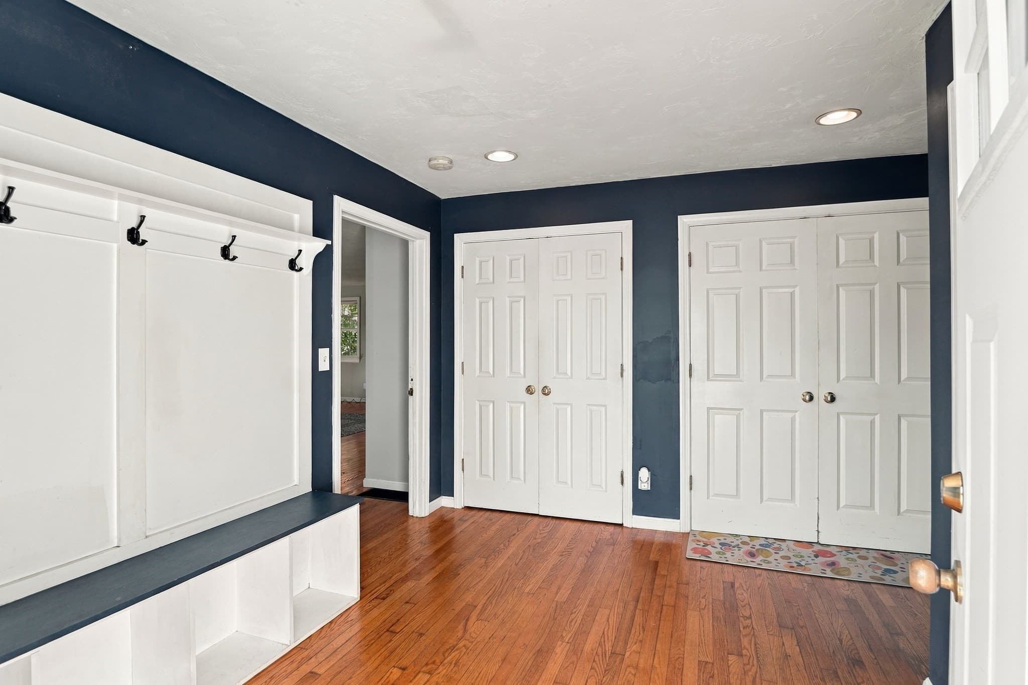 Single Family Residence at 165 Lake Shore Drive, Weymouth MA 02189, photo 4 of 42