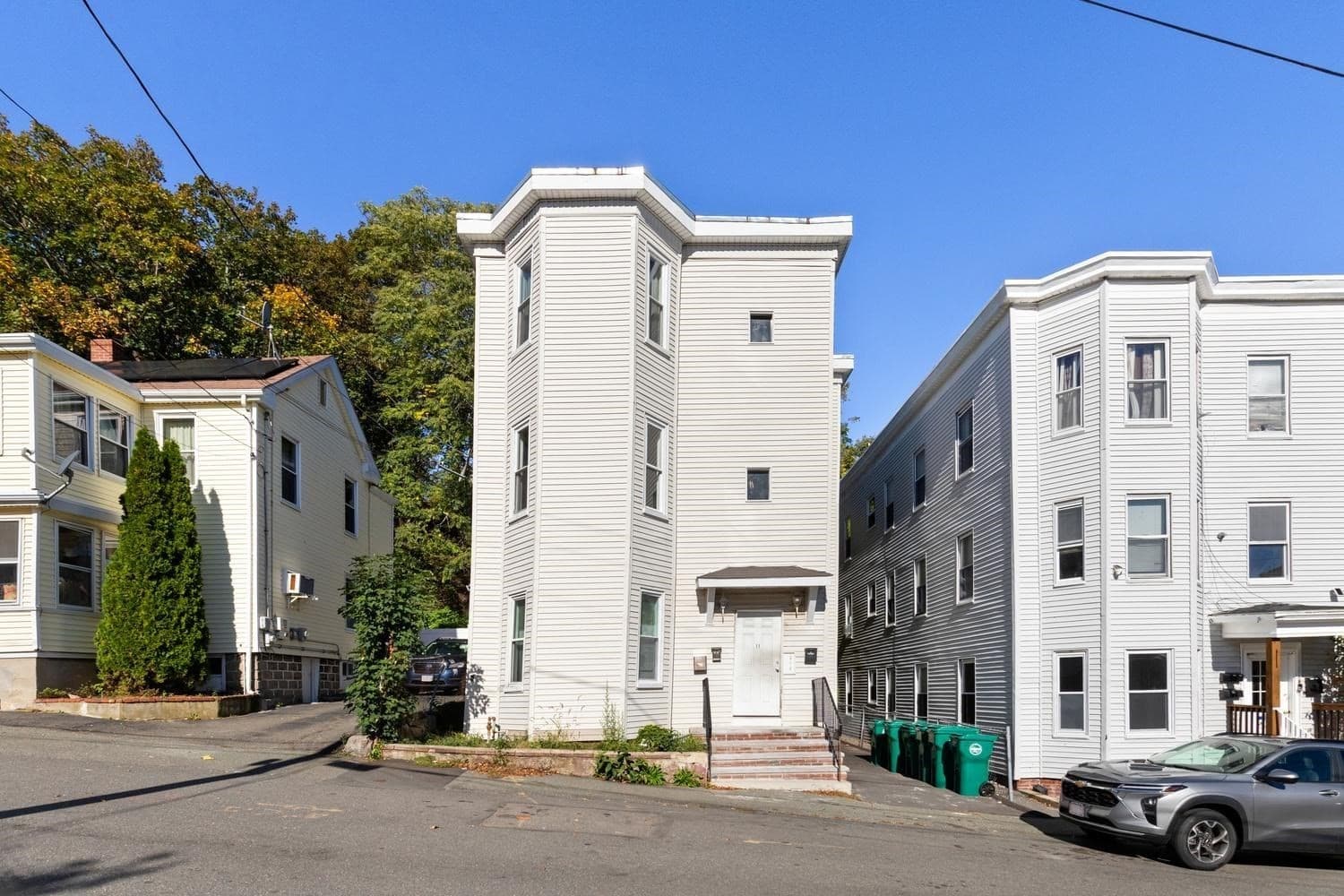 3 Family at 11 Hutchinson Ct, Lynn MA 01902, photo 2 of 36