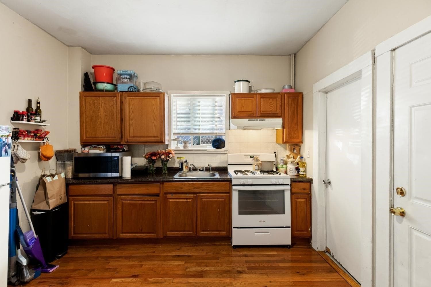 3 Family at 11 Hutchinson Ct, Lynn MA 01902, photo 6 of 36