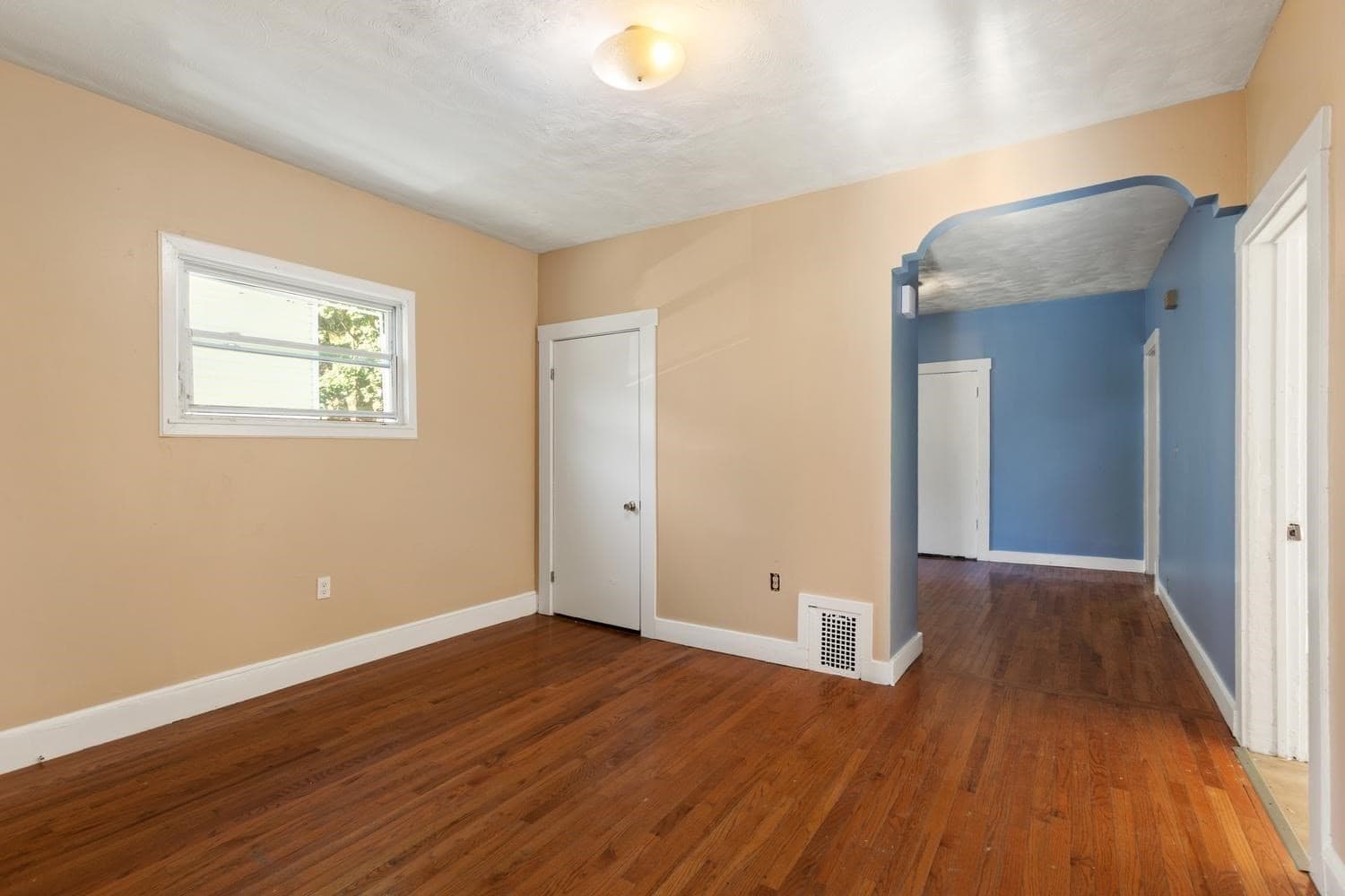 3 Family at 11 Hutchinson Ct, Lynn MA 01902, photo 17 of 36