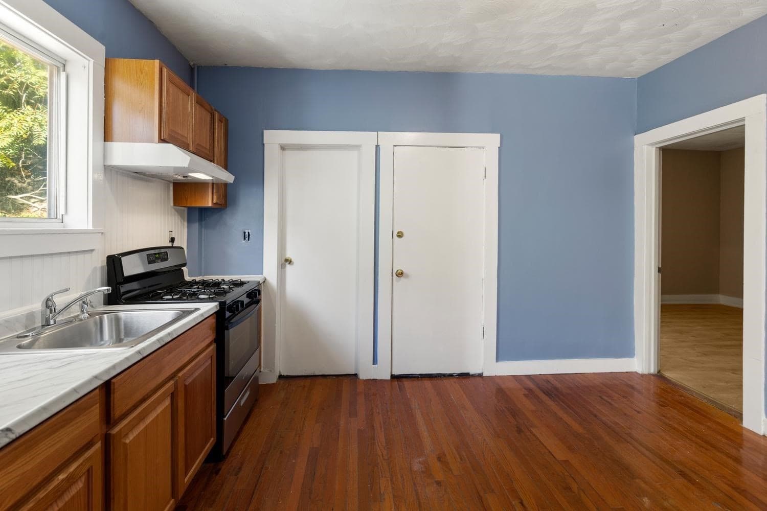 3 Family at 11 Hutchinson Ct, Lynn MA 01902, photo 16 of 36