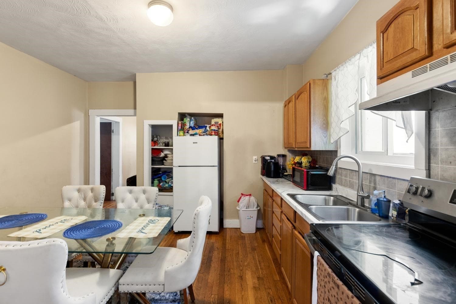 3 Family at 11 Hutchinson Ct, Lynn MA 01902, photo 26 of 36