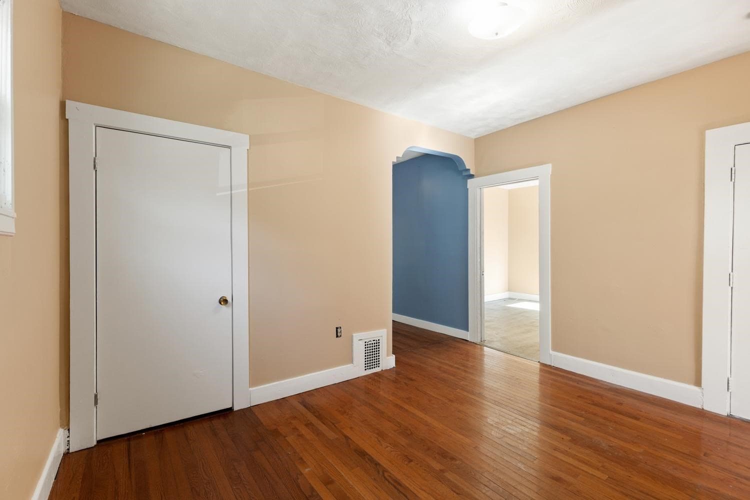 3 Family at 11 Hutchinson Ct, Lynn MA 01902, photo 19 of 36
