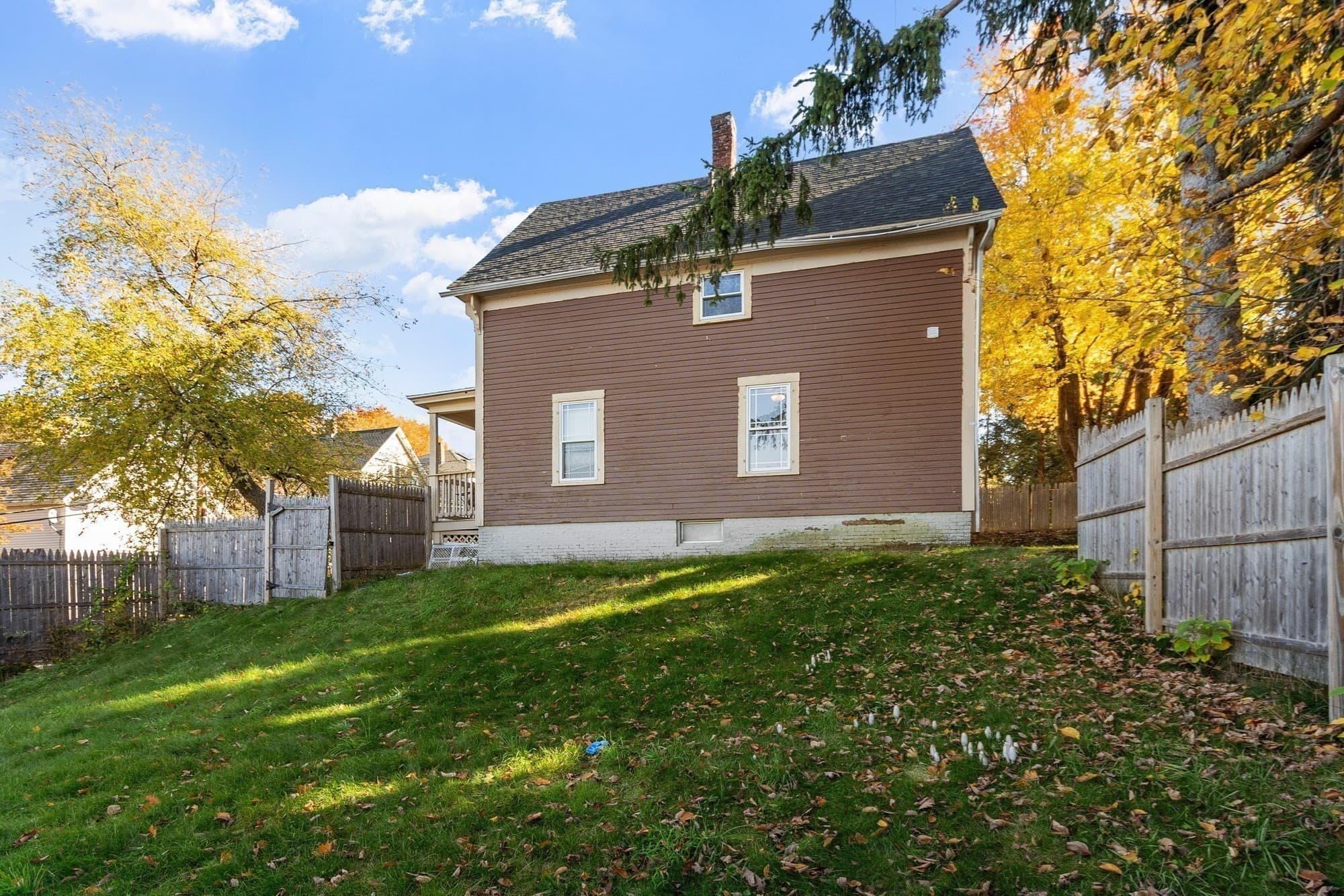 Single Family Residence at 64 Albee St, Fitchburg MA 01420, photo 3 of 24