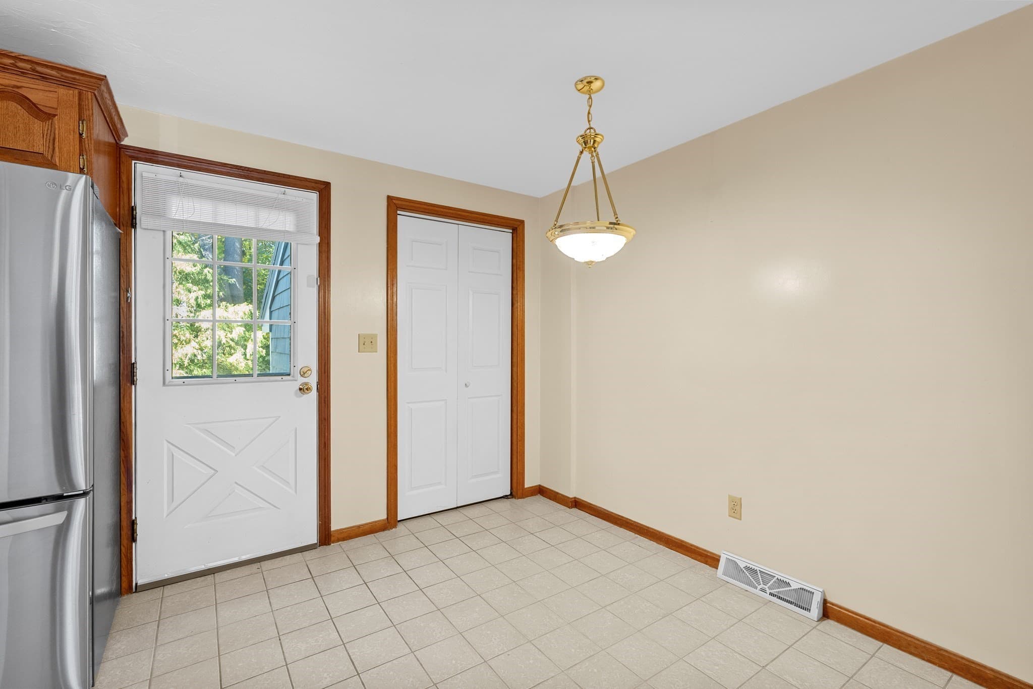 Condominium at 19 Washington Green # 19, Walpole MA 02032, photo 12 of 40