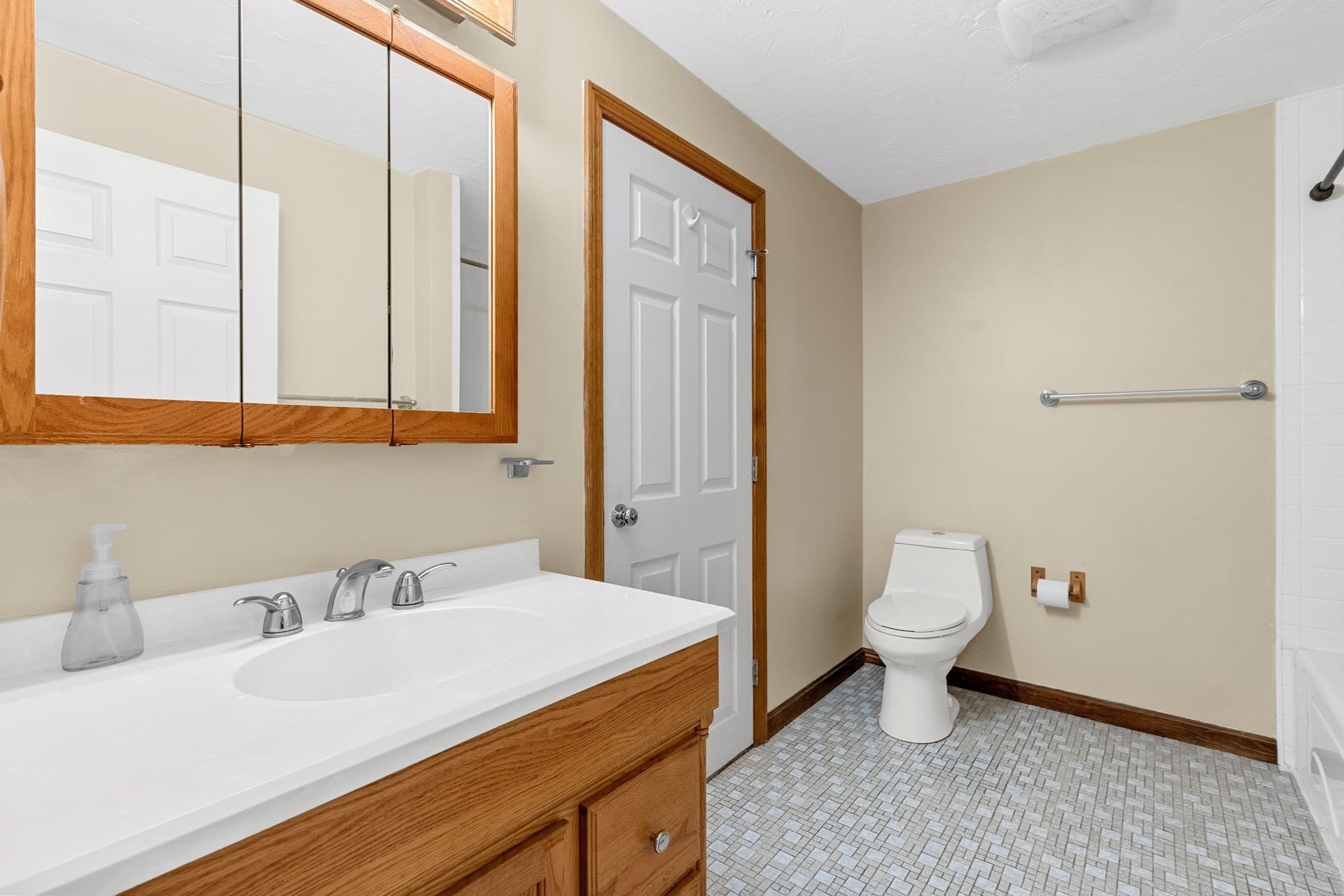 Condominium at 19 Washington Green # 19, Walpole MA 02032, photo 24 of 40