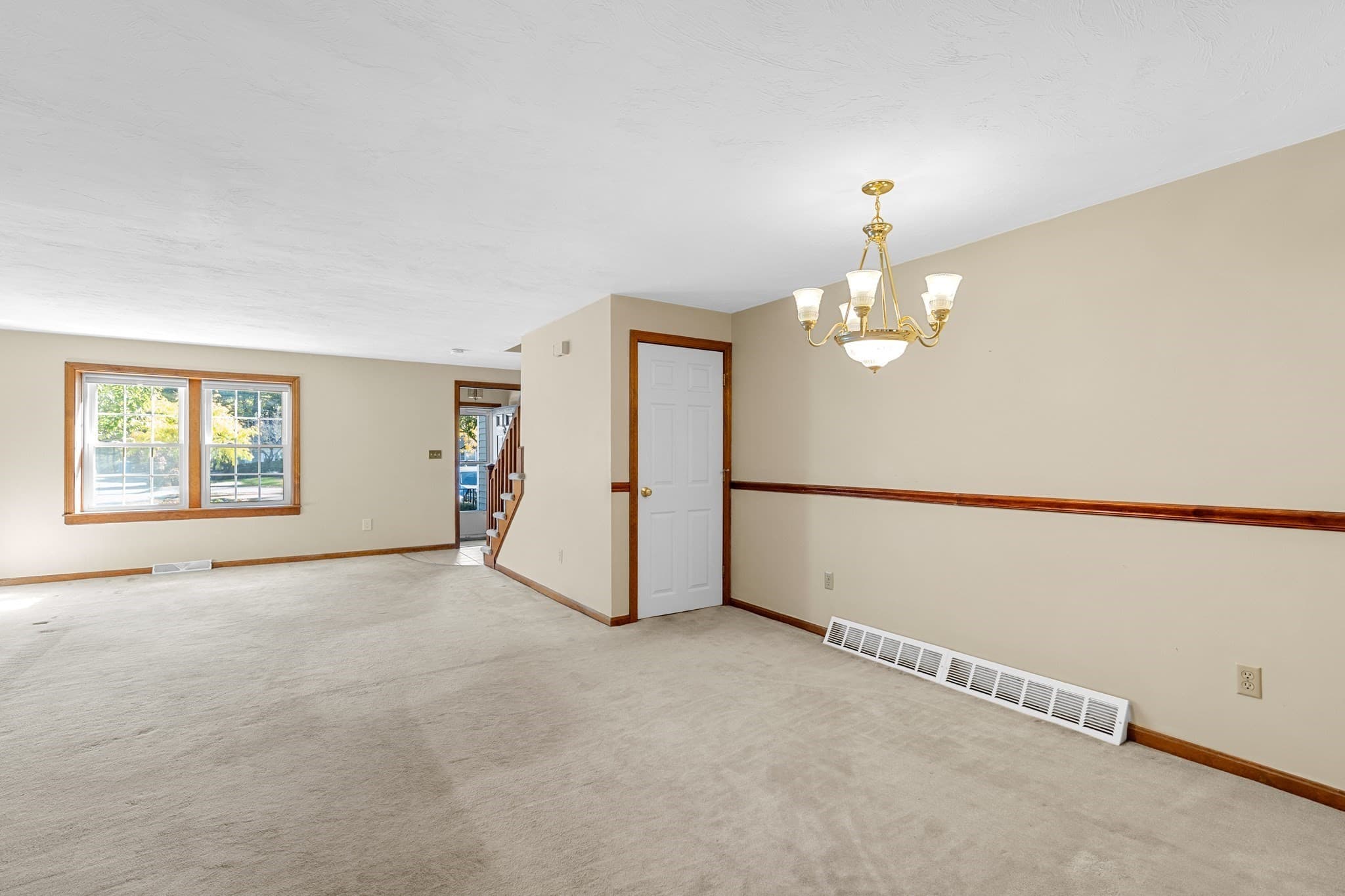 Condominium at 19 Washington Green # 19, Walpole MA 02032, photo 11 of 40