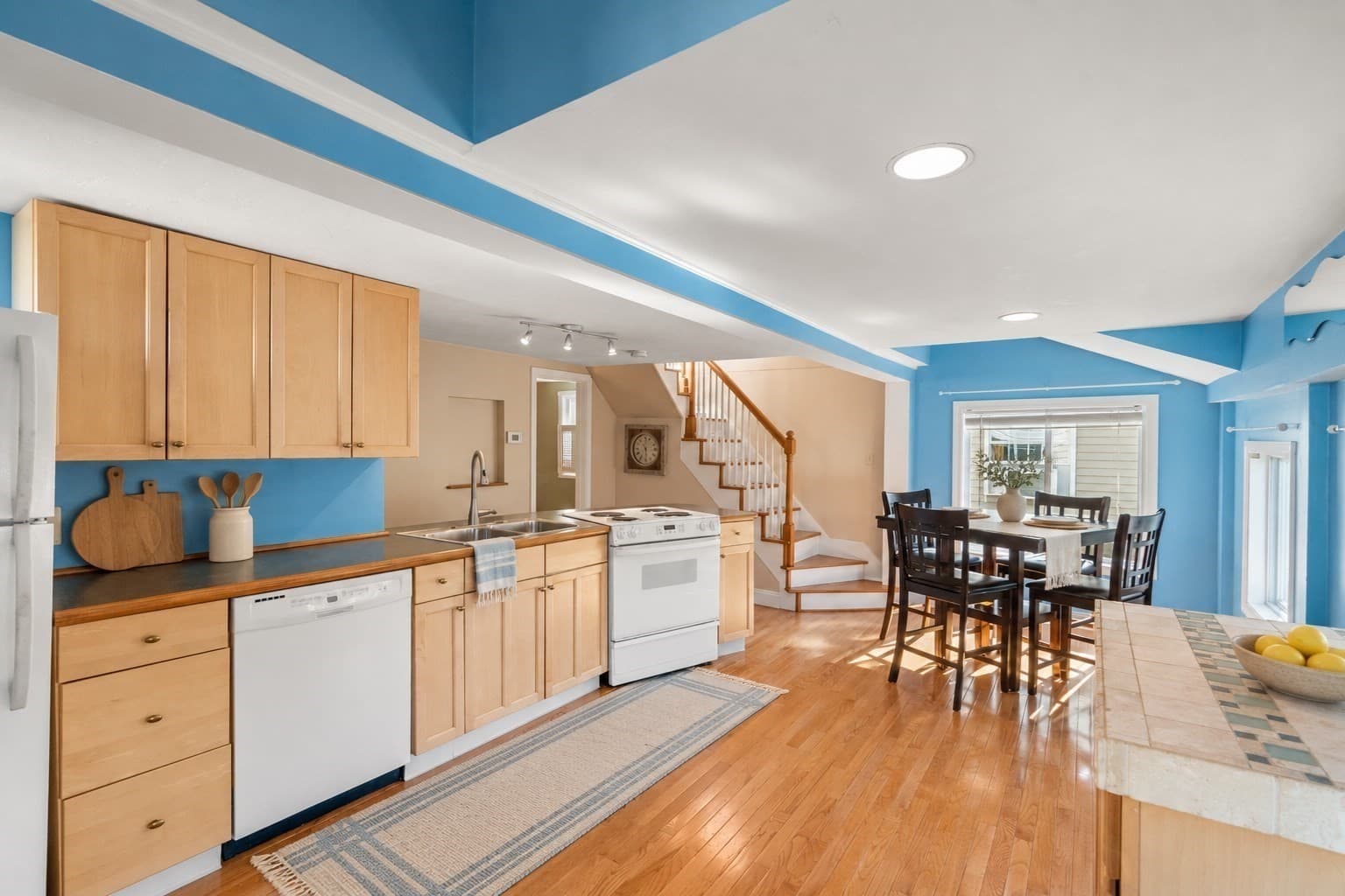 Single Family Residence at 34 Paomet Rd, Weymouth MA 02191, photo 6 of 21