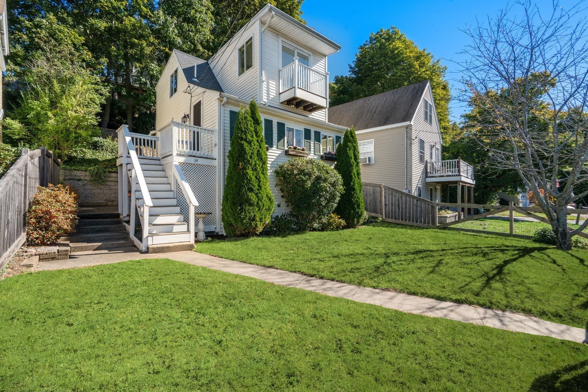 Single Family Residence at 34 Paomet Rd, Weymouth MA 02191, photo 3 of 21