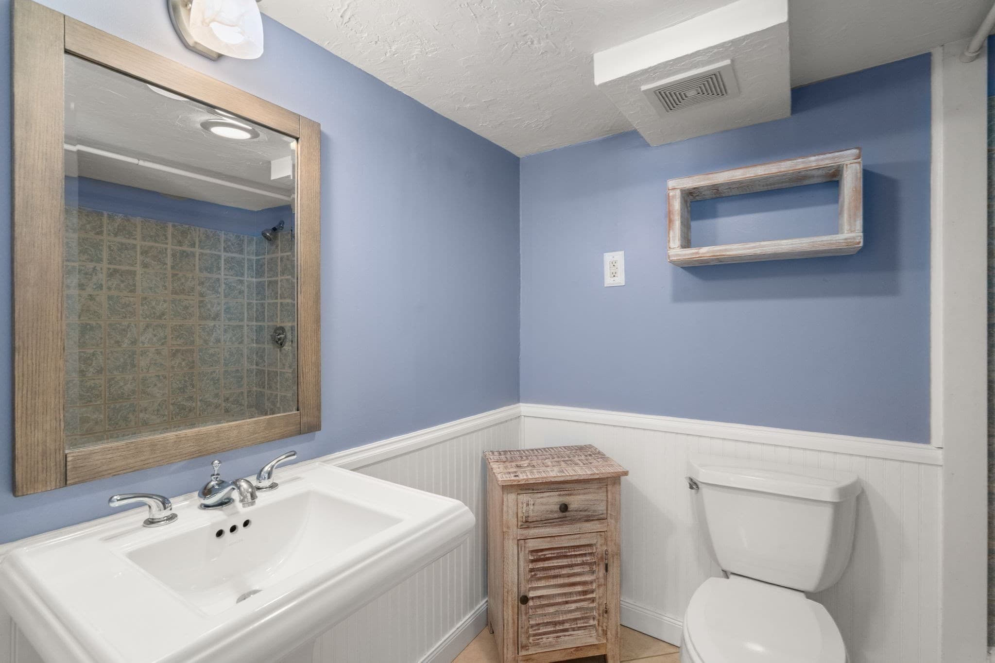 Single Family Residence at 34 Paomet Rd, Weymouth MA 02191, photo 9 of 21