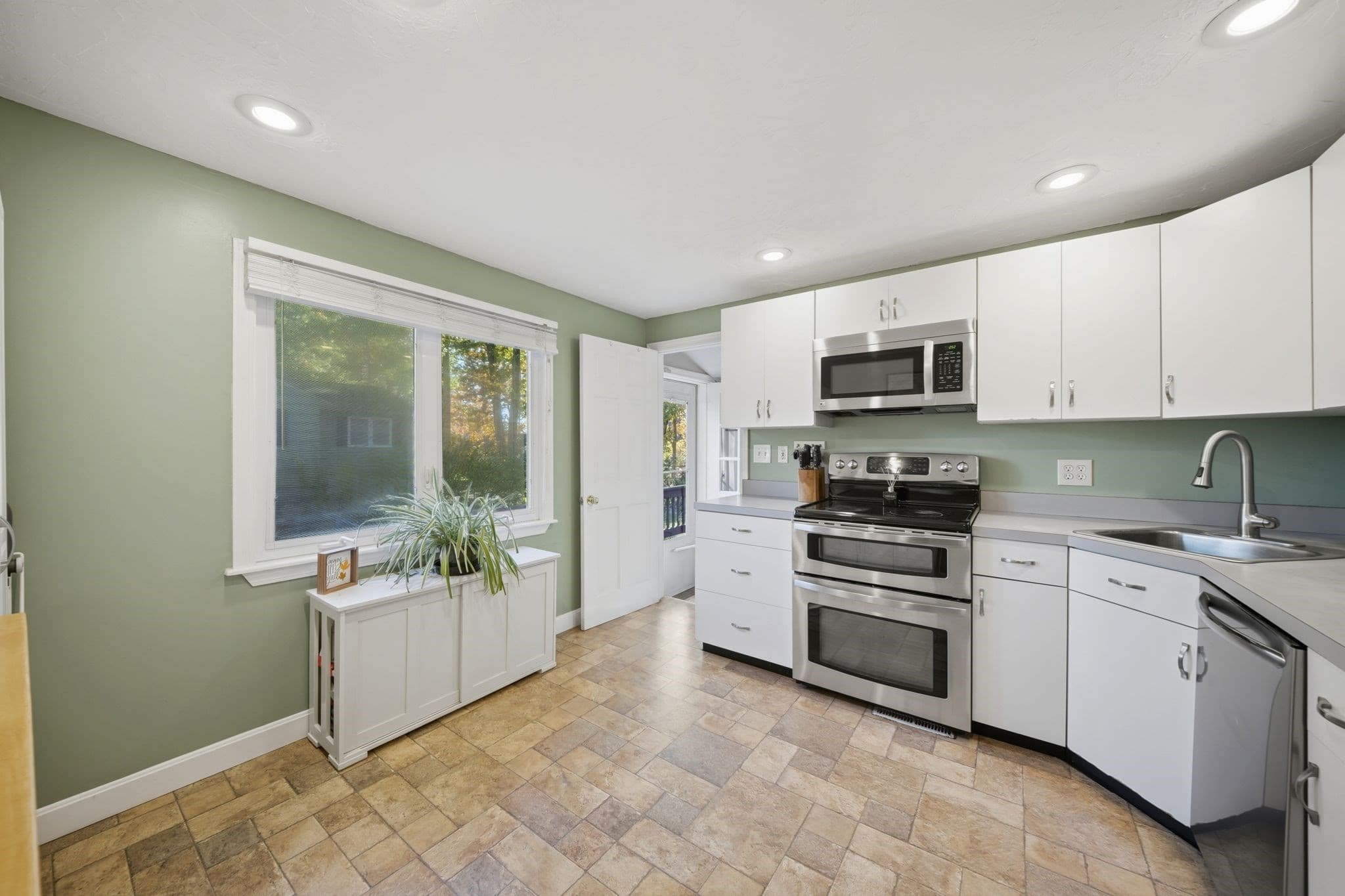 Single Family Residence at 205 Remington St, Lowell MA 01852, photo 11 of 42
