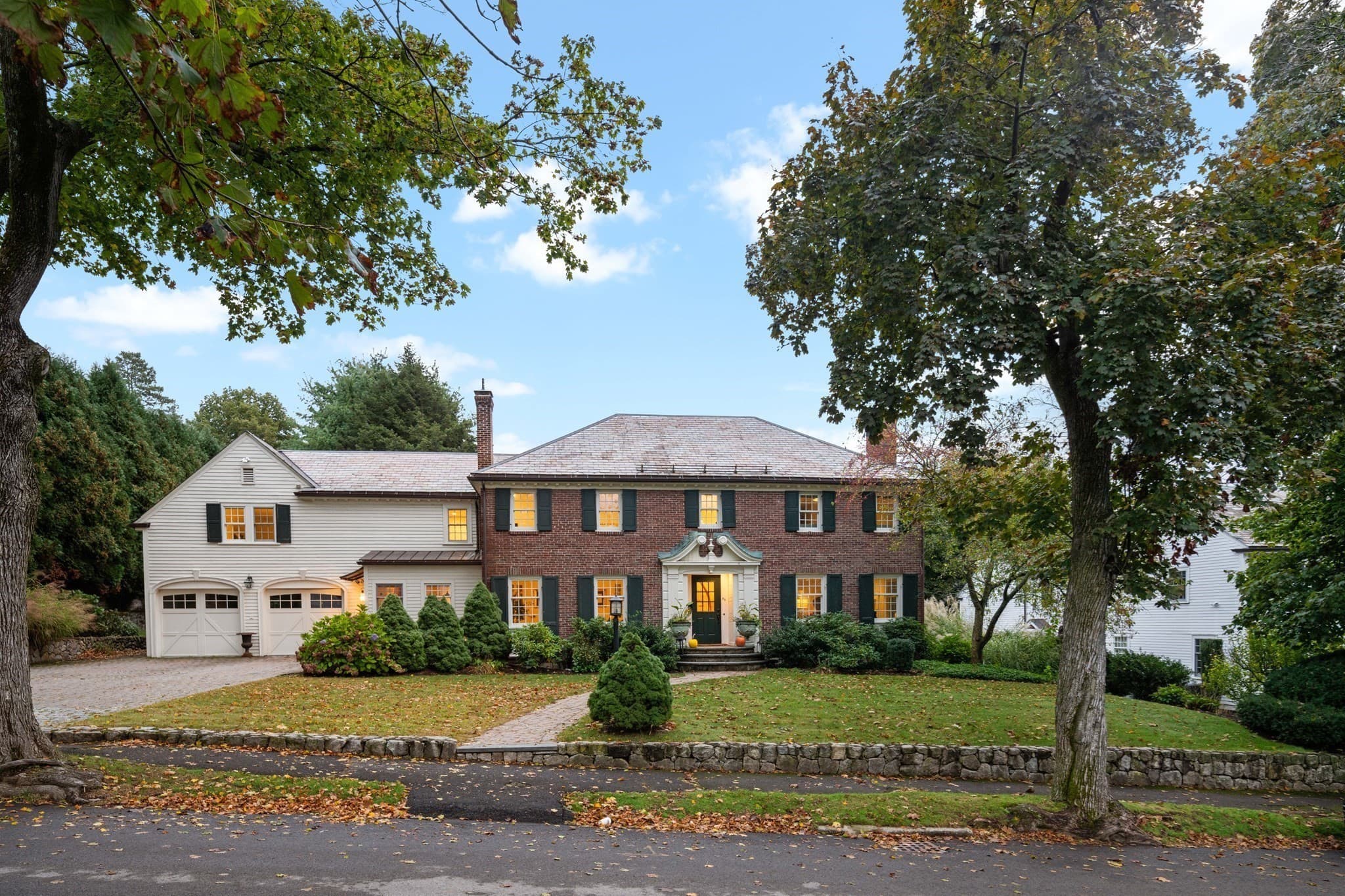 32 Pickwick Rd, Newton MA 02465