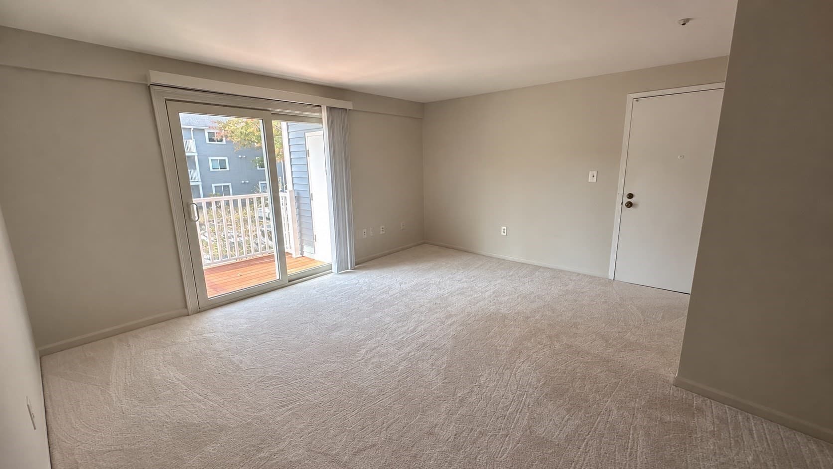 Condominium at 4 Post Oak Ln # 19, Natick MA 01760, photo 2 of 23