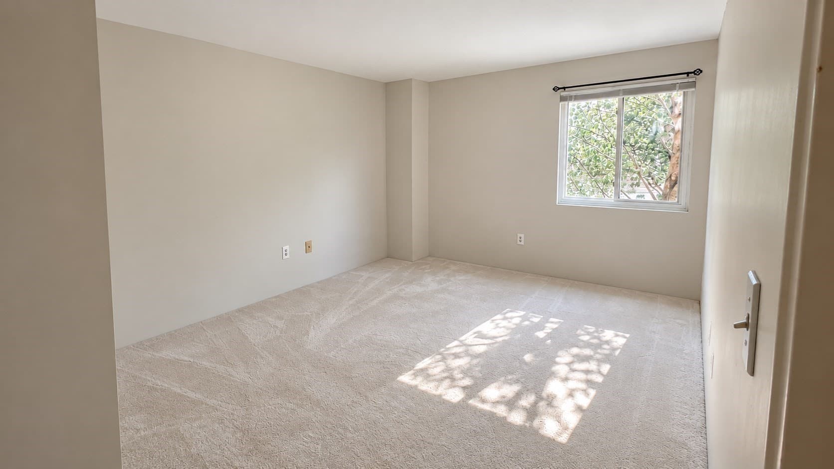 Condominium at 4 Post Oak Ln # 19, Natick MA 01760, photo 12 of 23