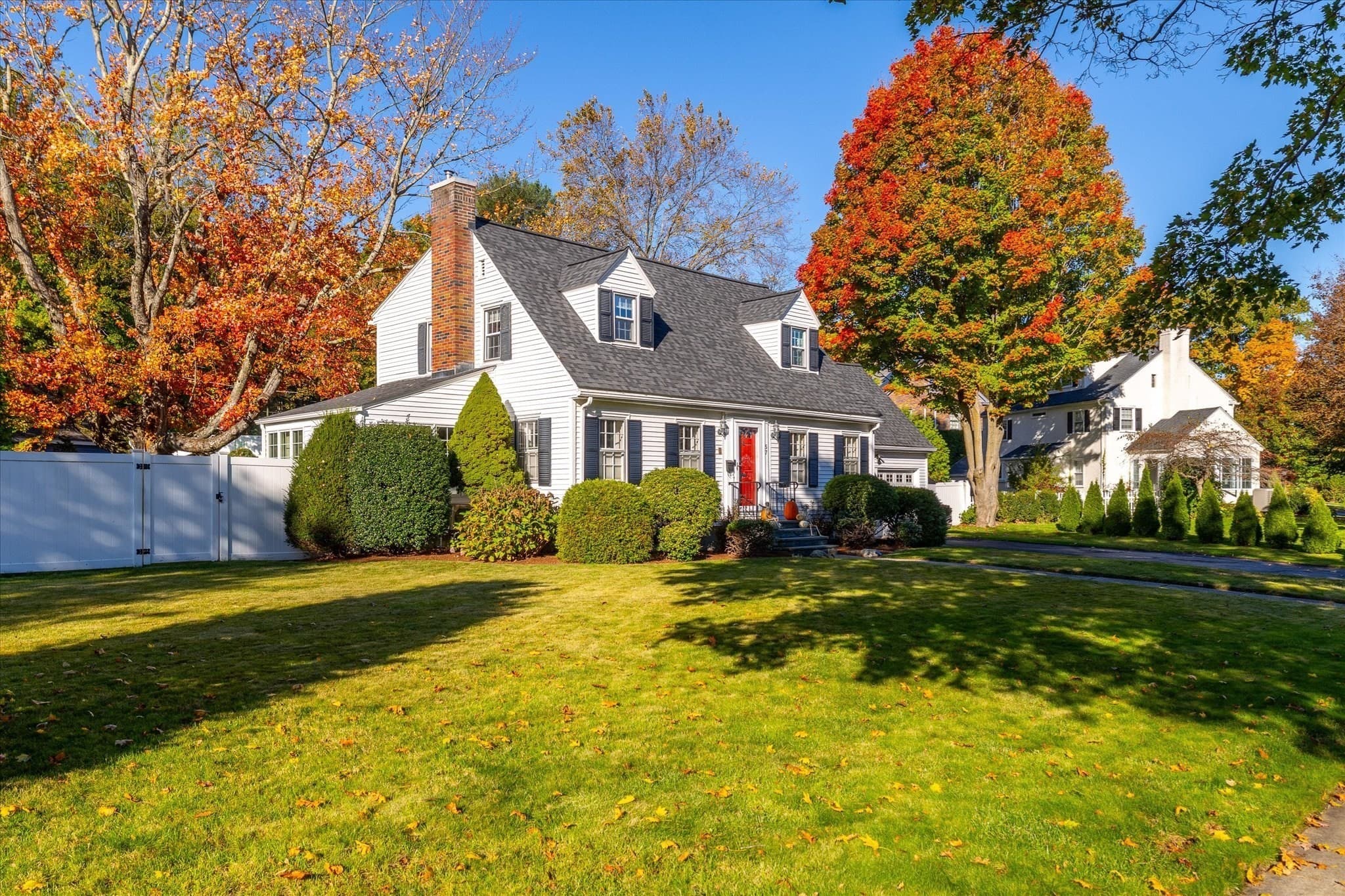 Single Family Residence at 57 Forest St, Worcester MA 01609, photo 3 of 41
