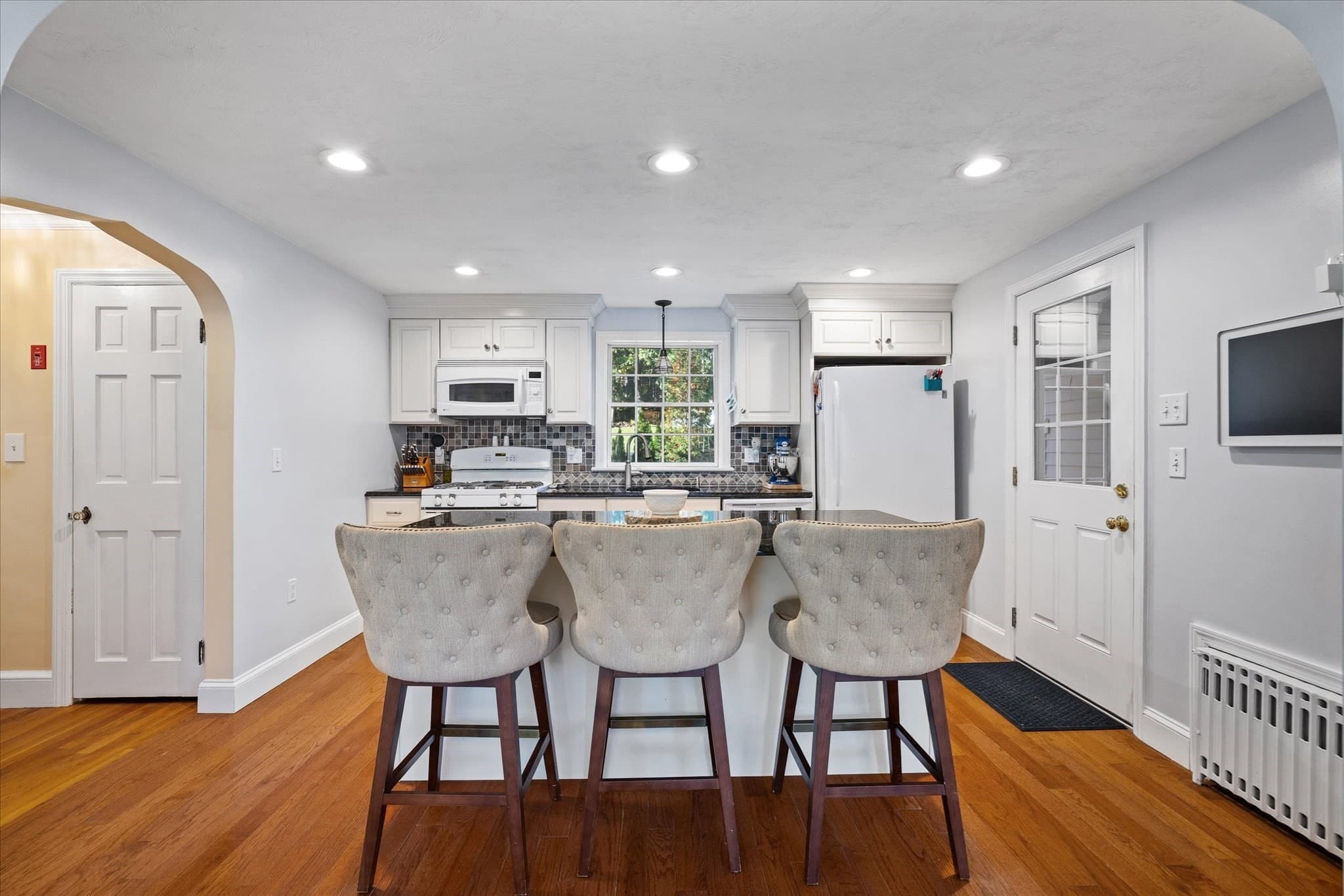 Single Family Residence at 57 Forest St, Worcester MA 01609, photo 8 of 41