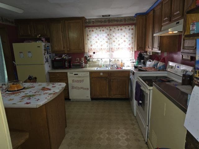 Single Family Residence at 10 Lynn Rd, Brockton MA 02302, photo 9 of 16