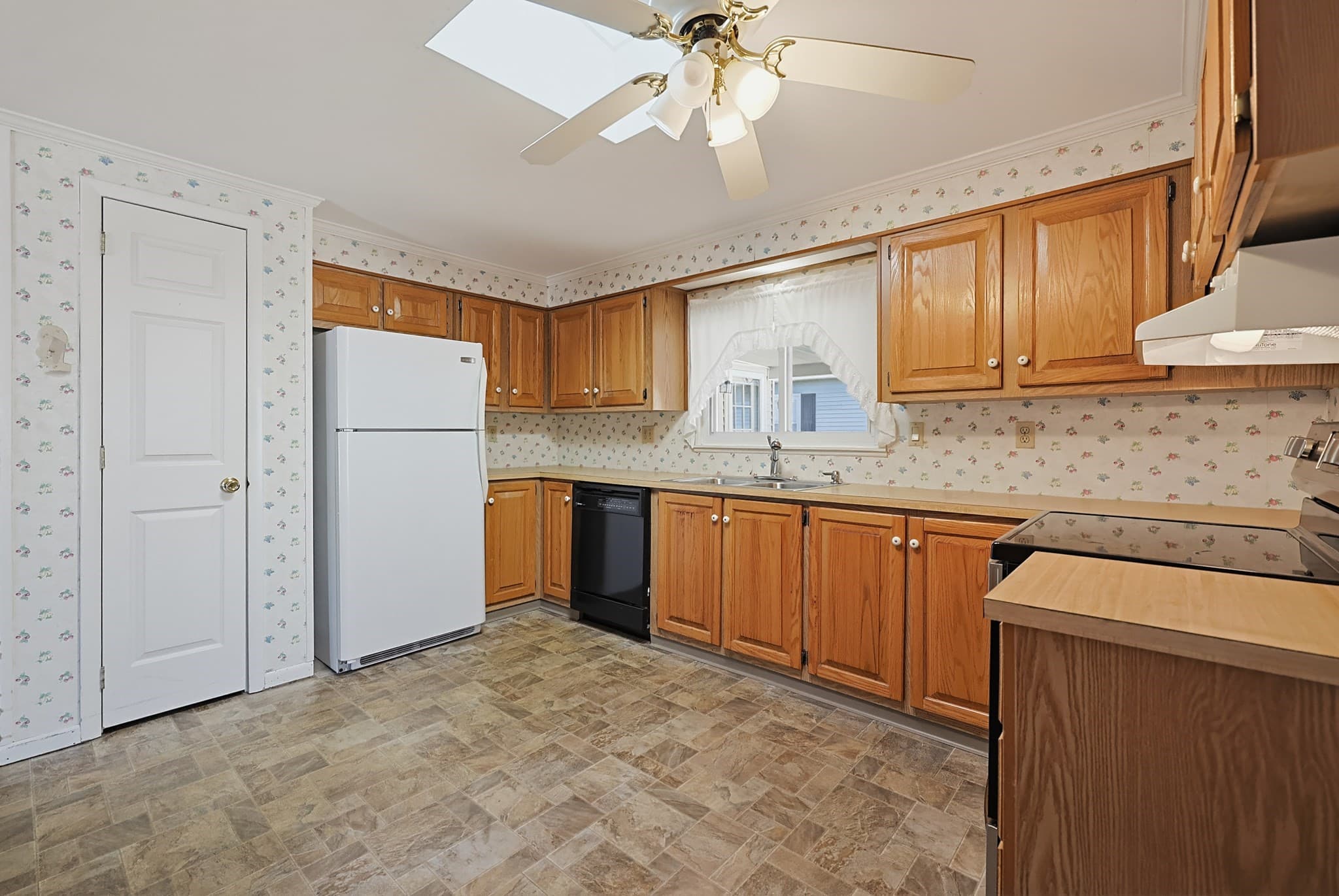 Mobile Home at 4 Forest Lane, Attleboro MA 02703, photo 12 of 41