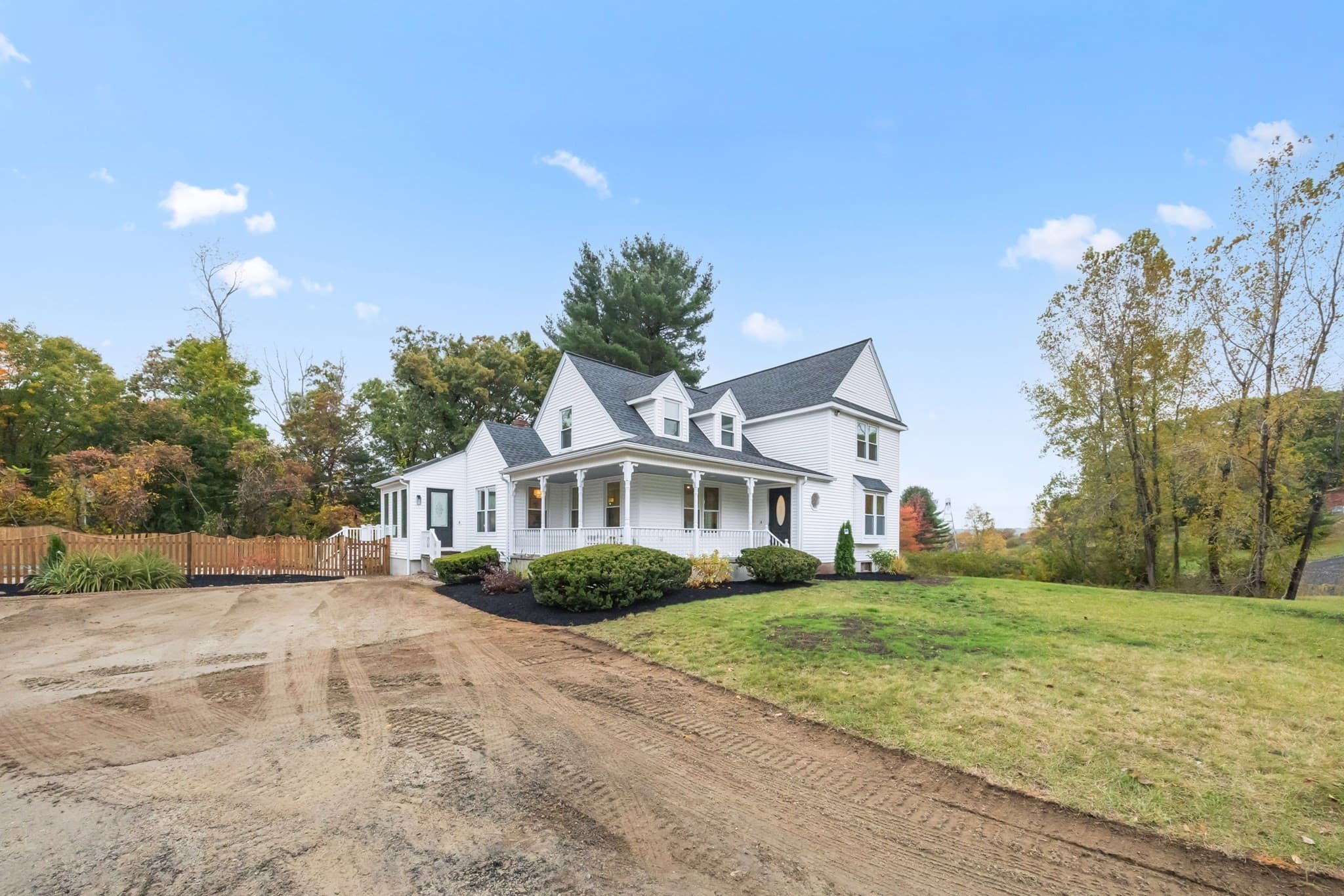 Single Family Residence at 50 Mccracken Rd, Millbury MA 01527, photo 2 of 41