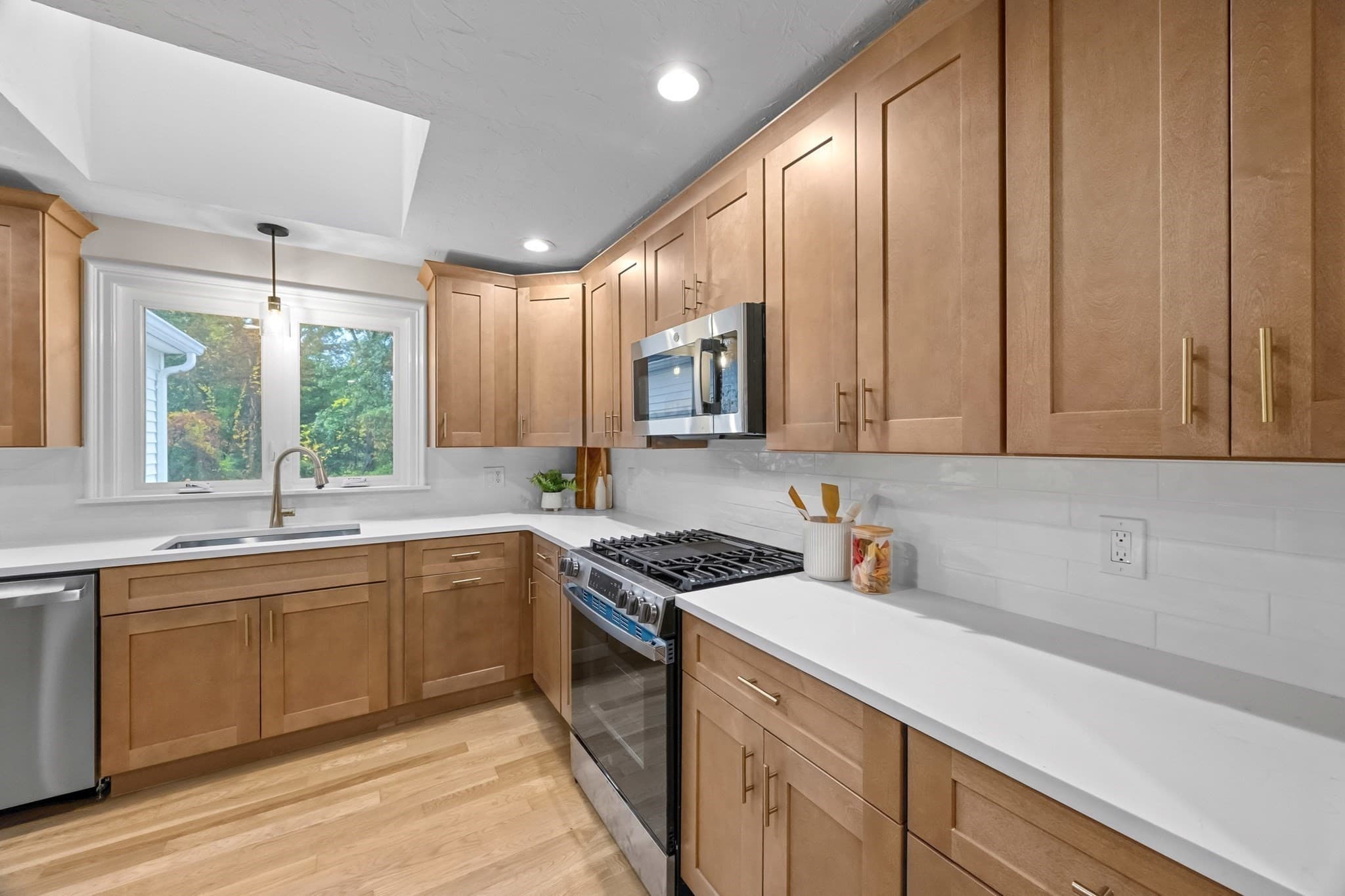 Single Family Residence at 50 Mccracken Rd, Millbury MA 01527, photo 10 of 41
