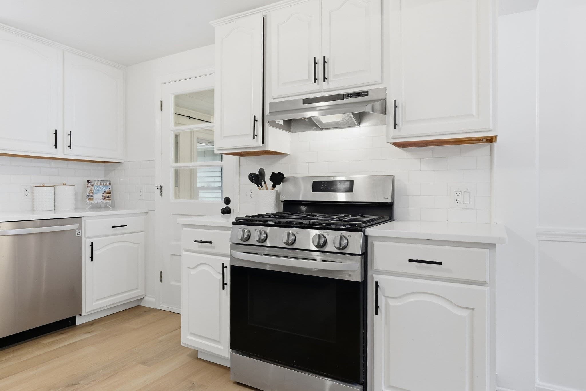 Single Family Residence at 48 E Allen Ridge Rd, Springfield MA 01118, photo 6 of 41