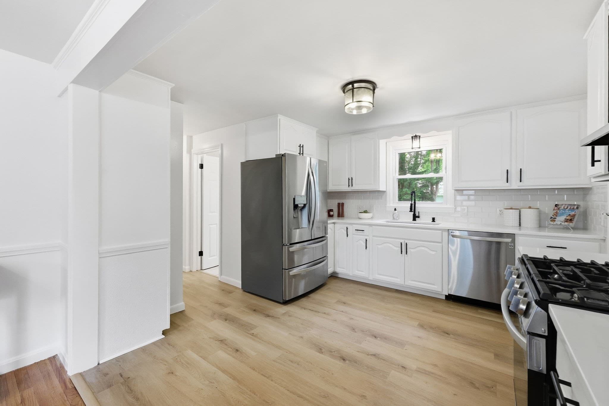 Single Family Residence at 48 E Allen Ridge Rd, Springfield MA 01118, photo 7 of 41